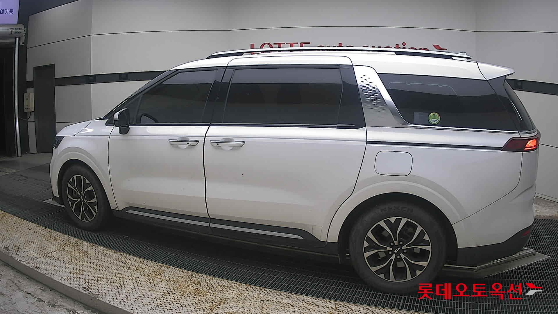 2021 - kia carnival