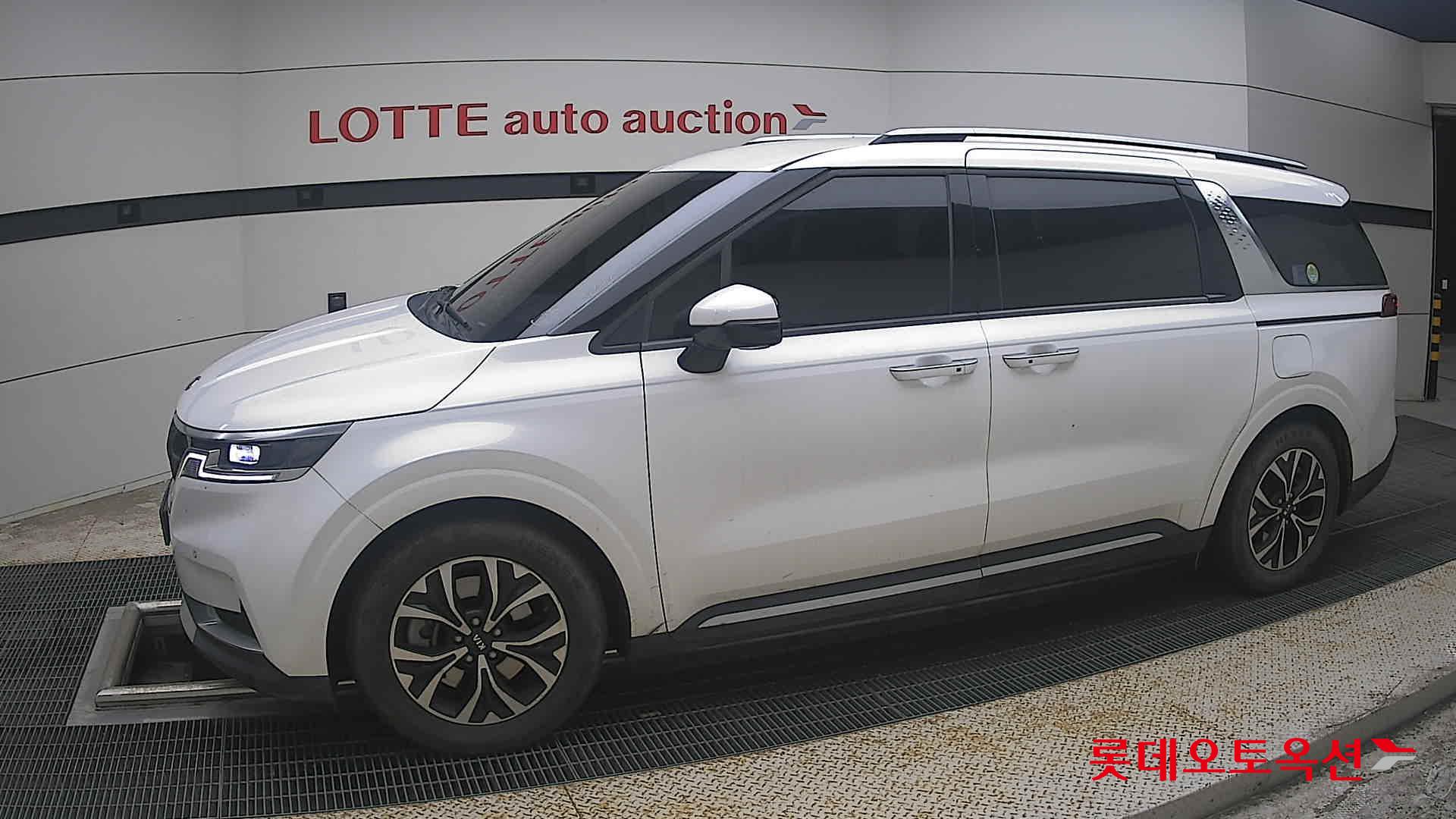 2021 - kia carnival