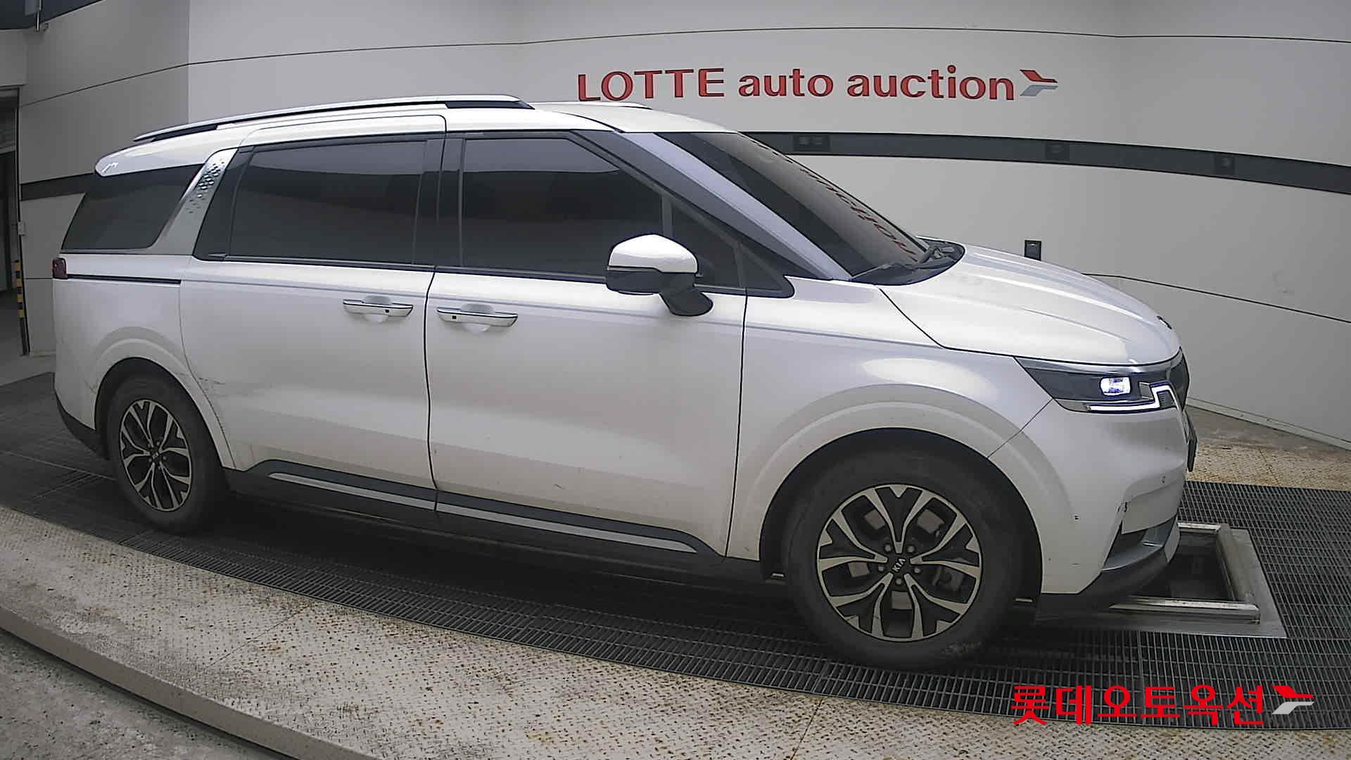 2021 - kia carnival