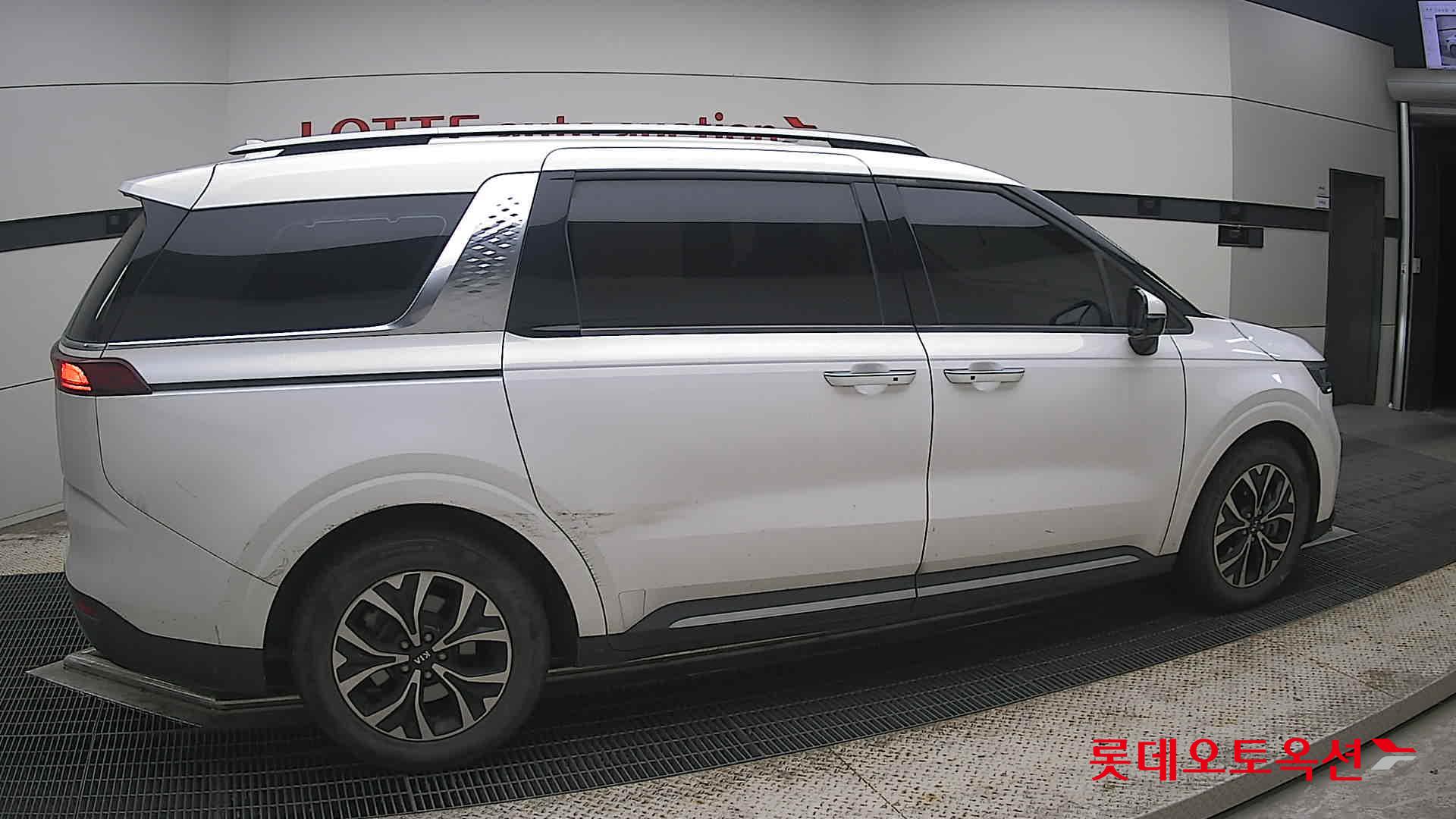 2021 - kia carnival