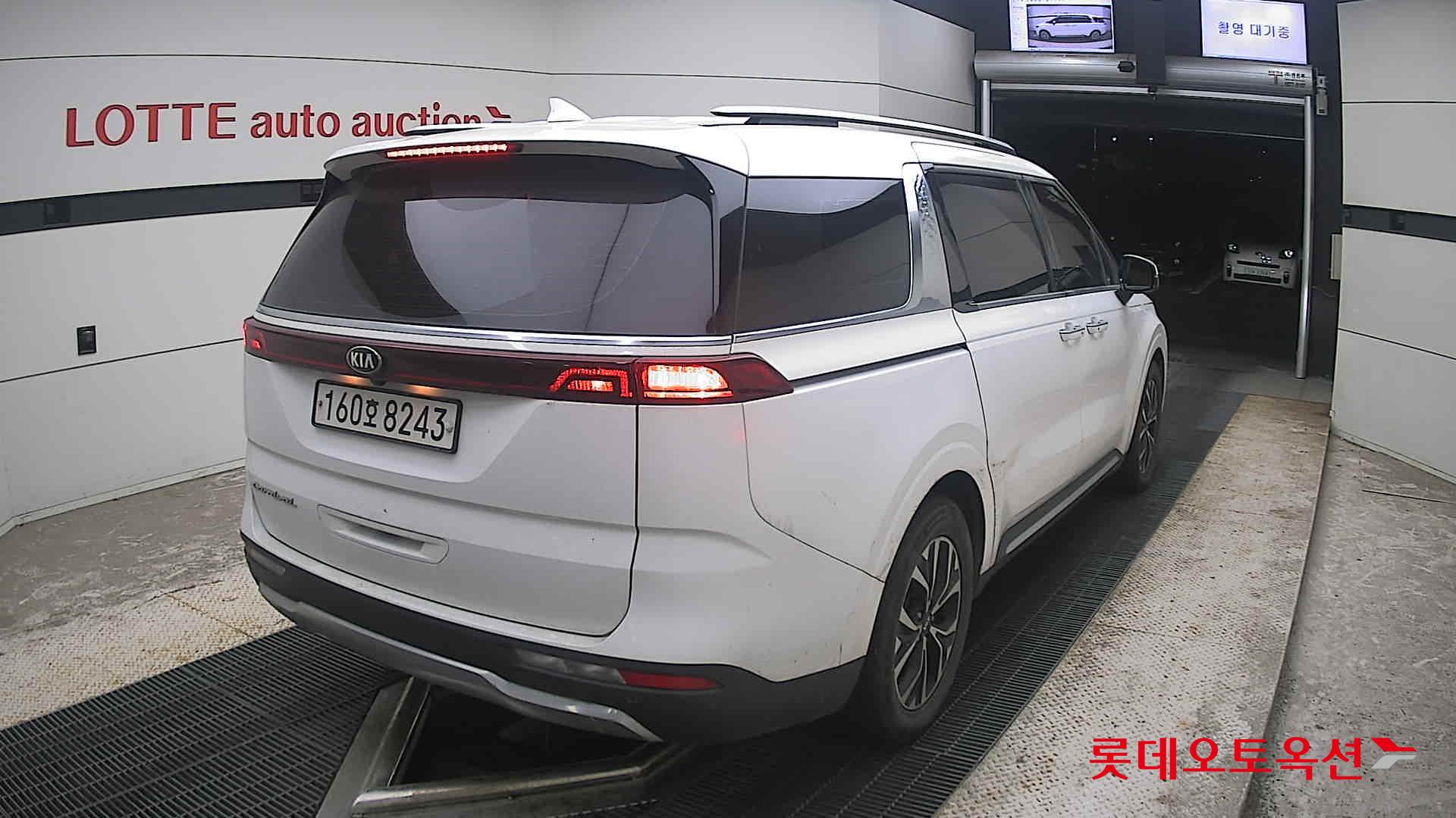 2021 - kia carnival
