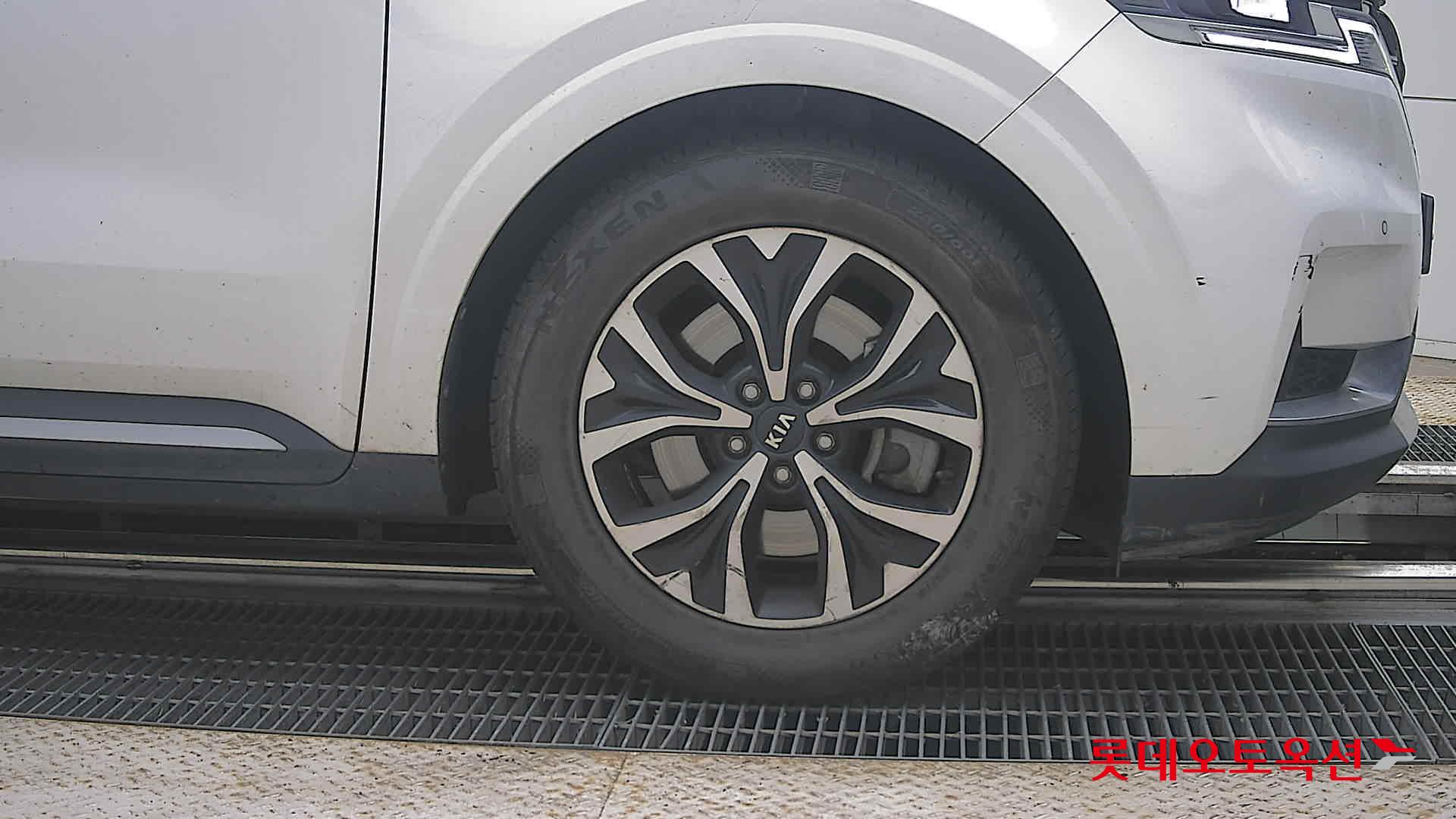2021 - kia carnival