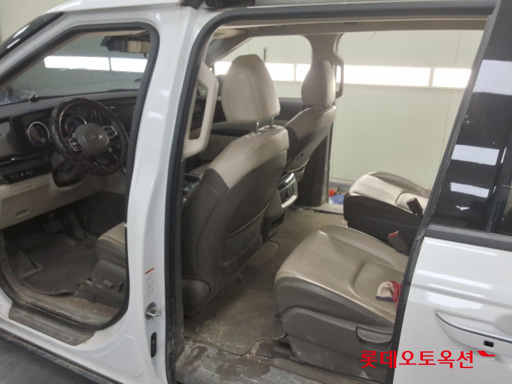 2021 - kia carnival