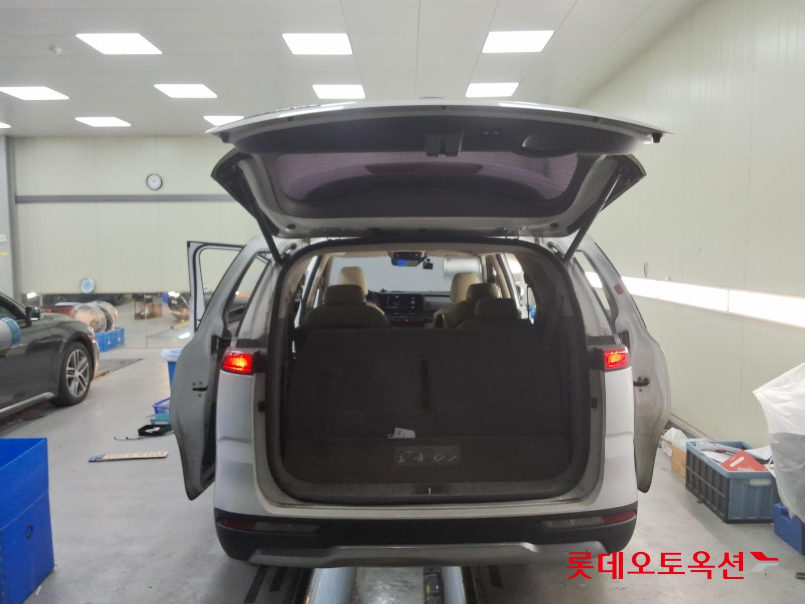 2021 - kia carnival