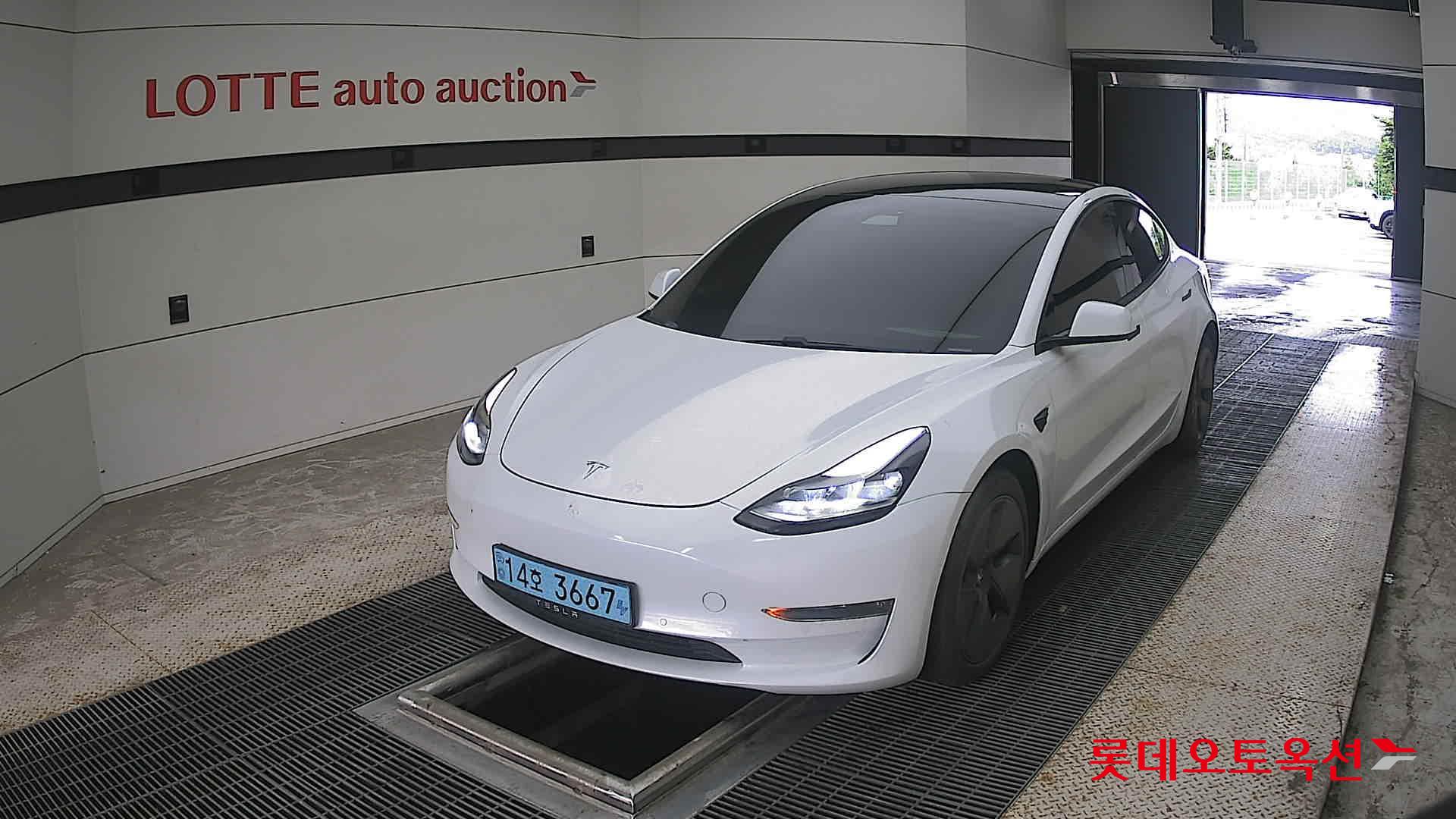 2021 - tesla model 3