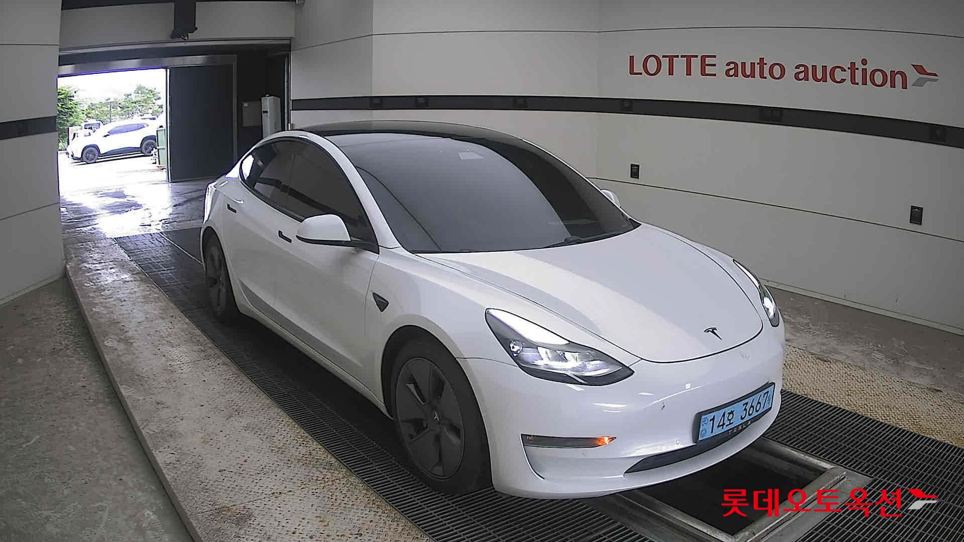 2021 - tesla model 3