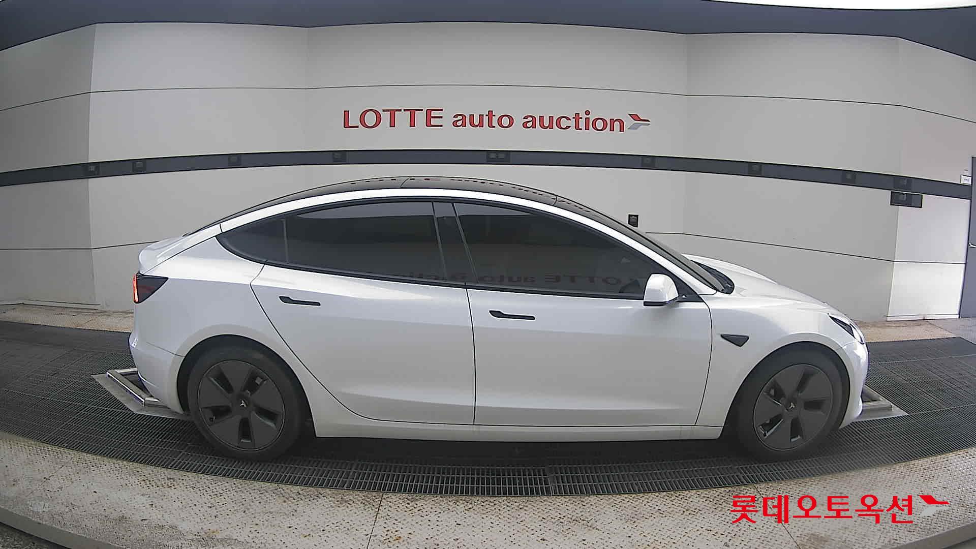 2021 - tesla model 3