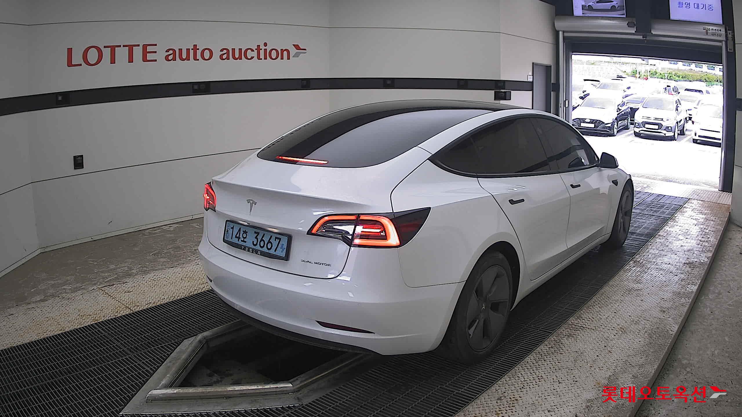 2021 - tesla model 3