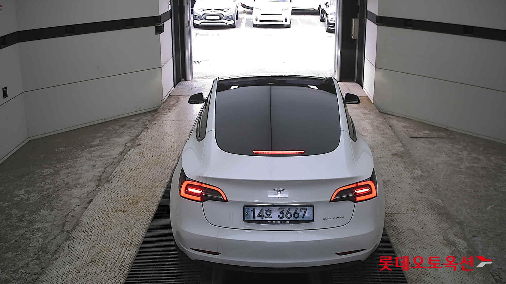 2021 - tesla model 3