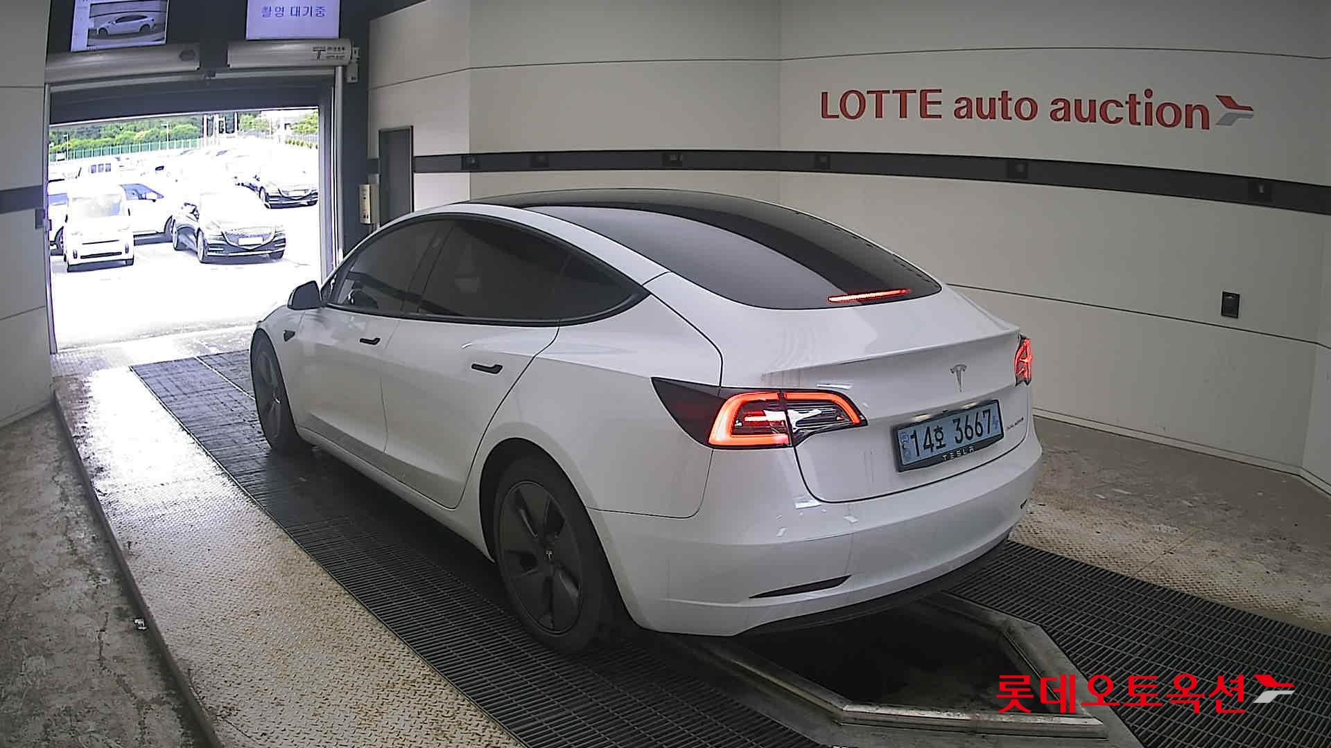 2021 - tesla model 3