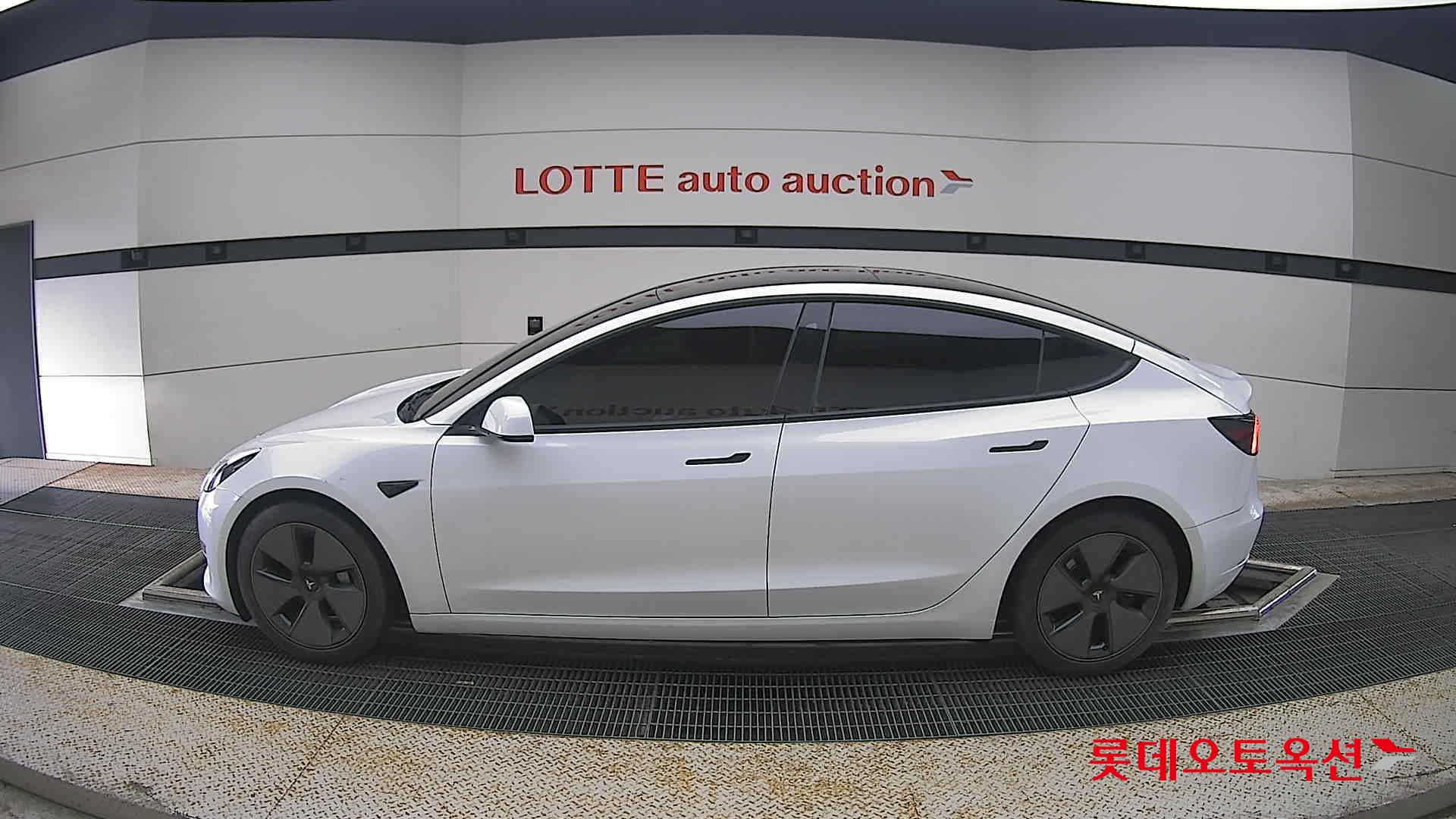 2021 - tesla model 3