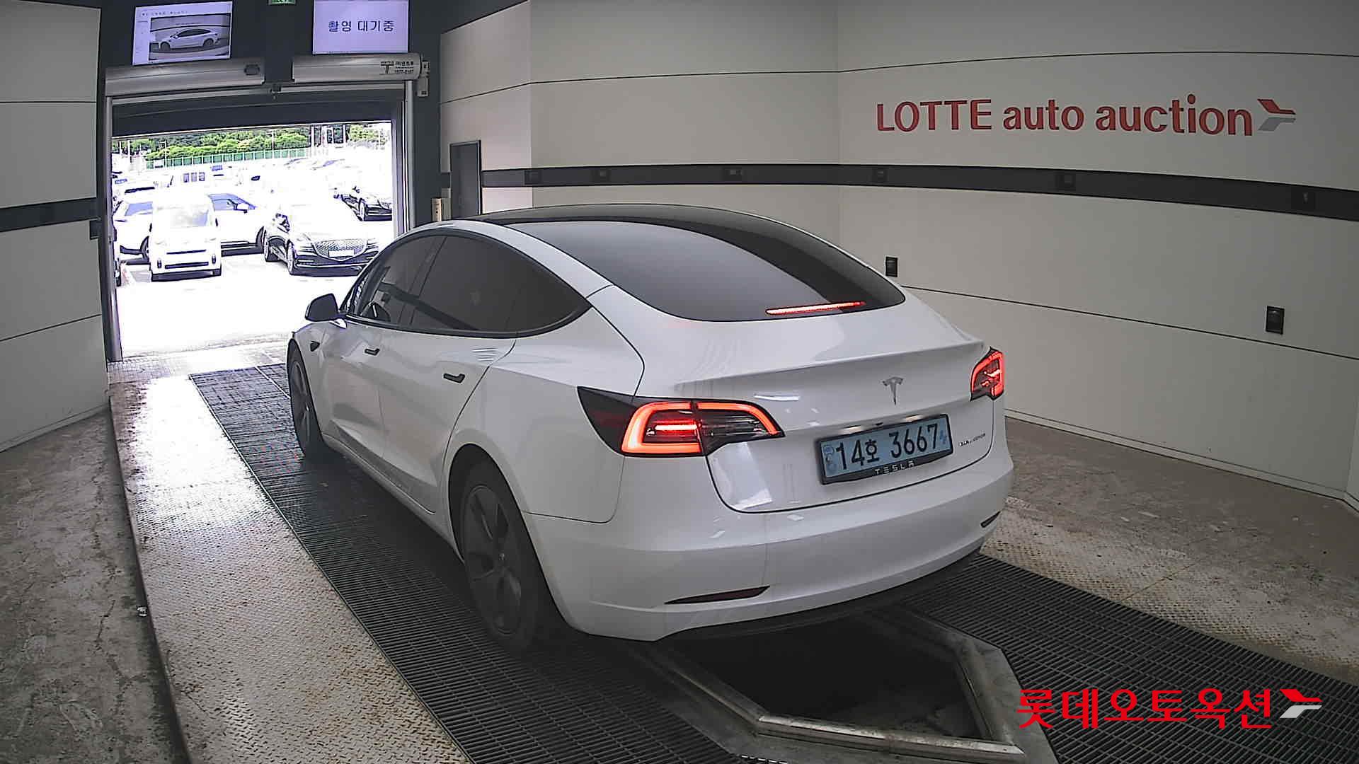 2021 - tesla model 3