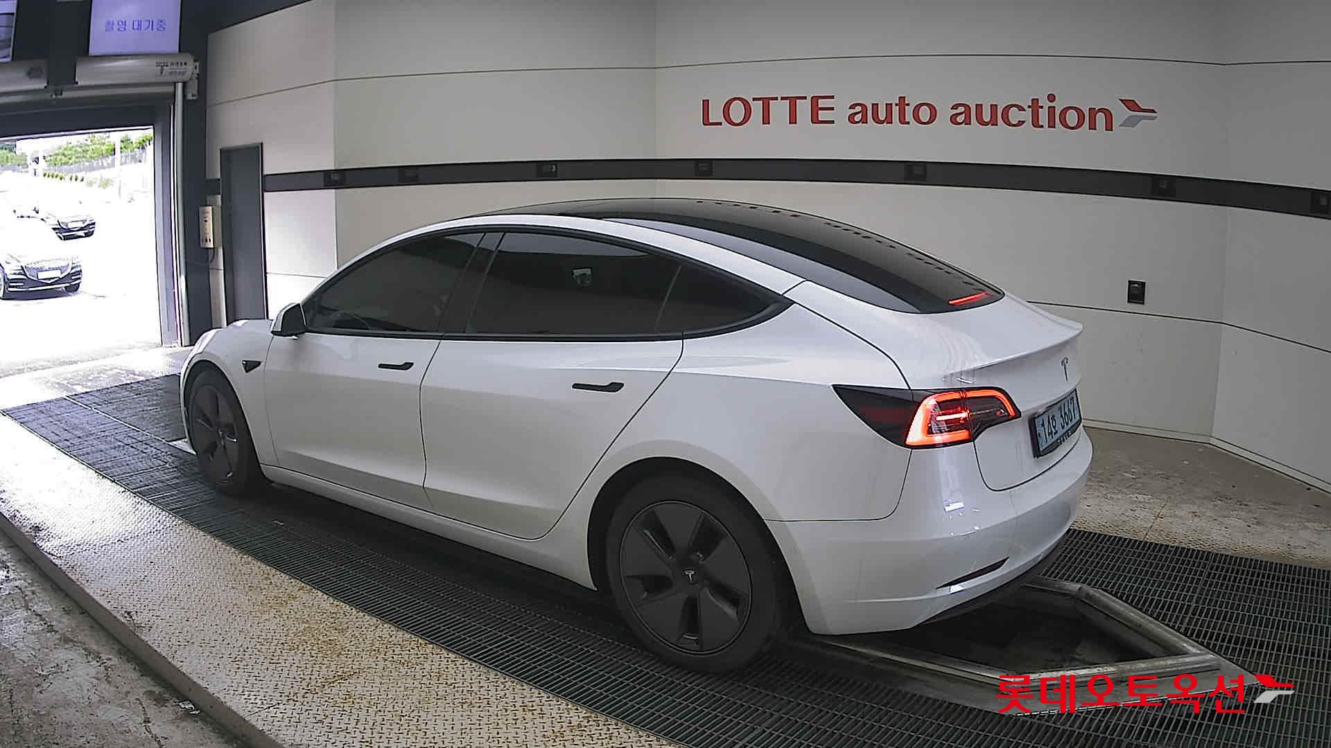 2021 - tesla model 3