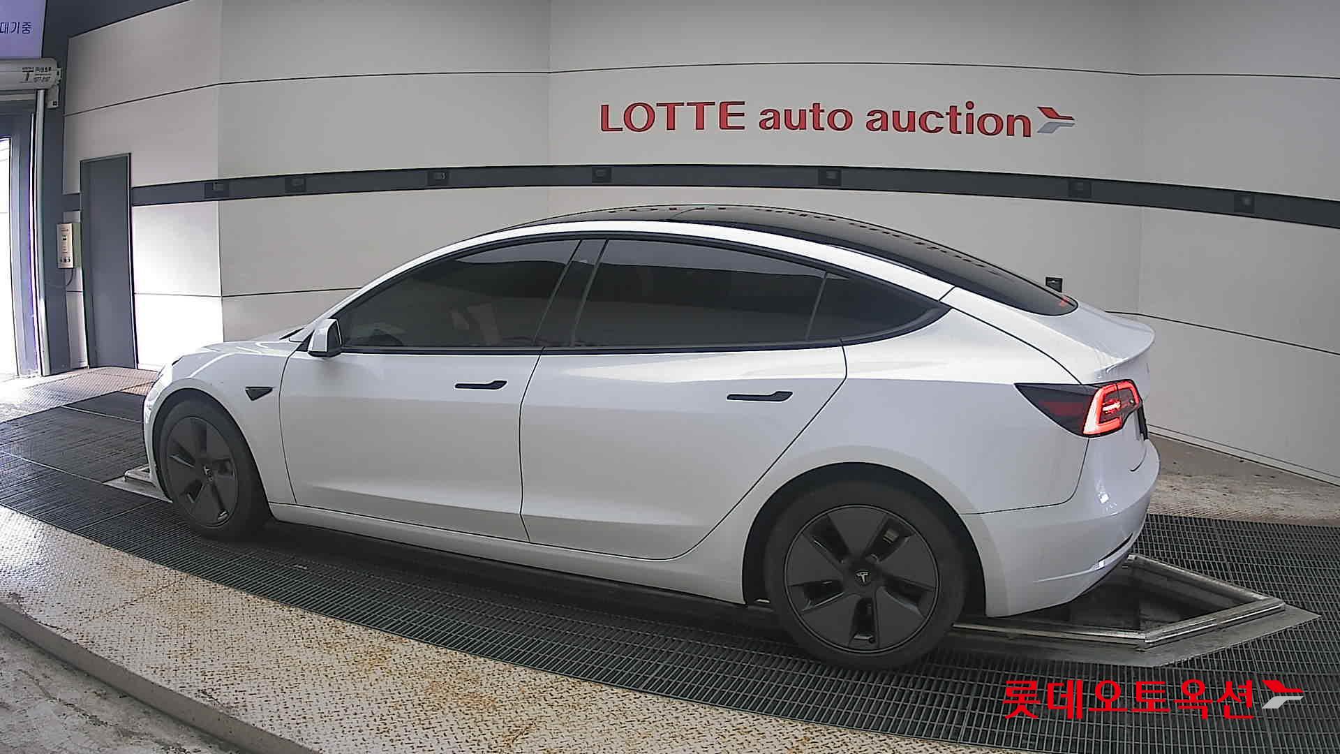2021 - tesla model 3