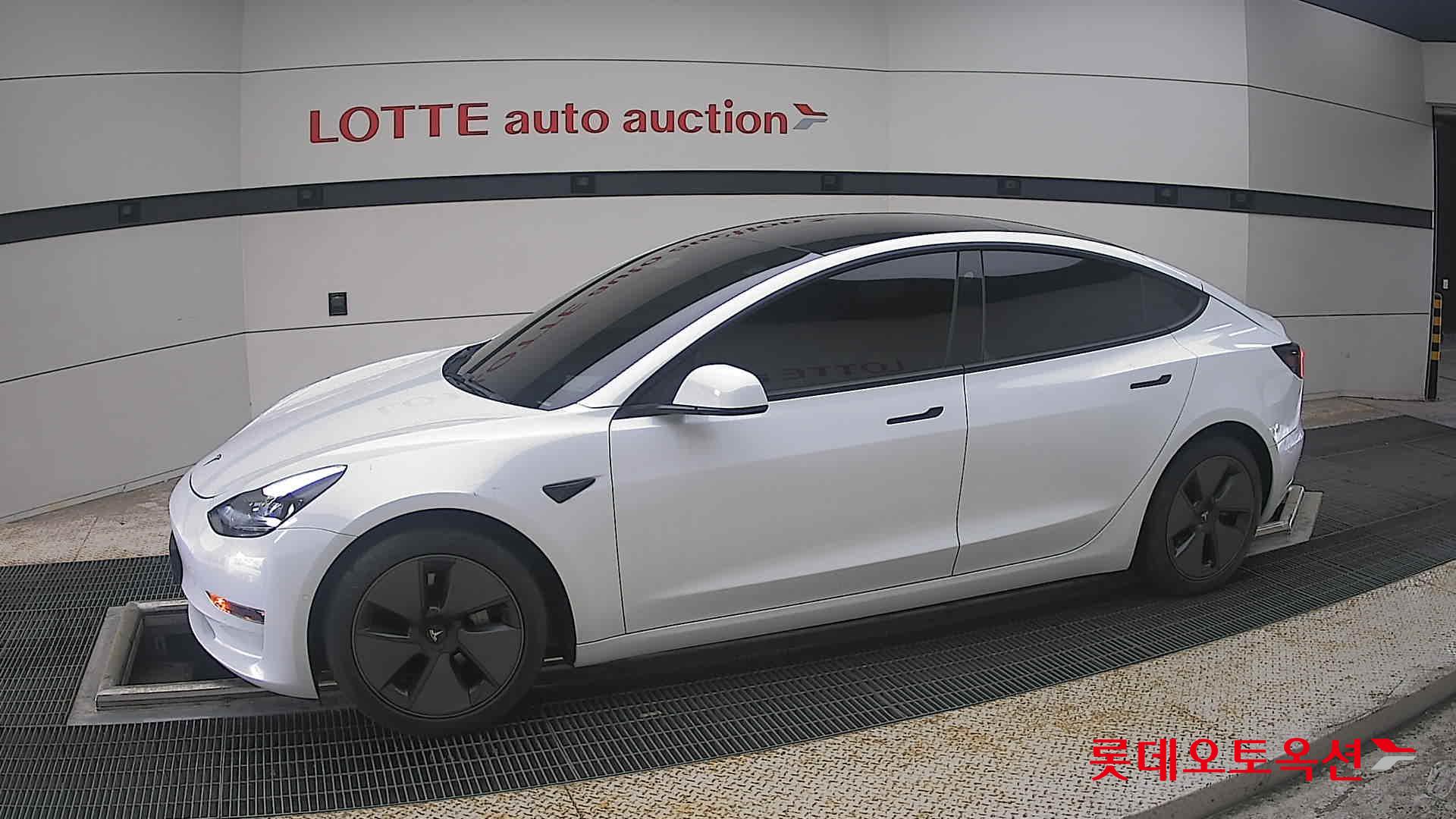 2021 - tesla model 3