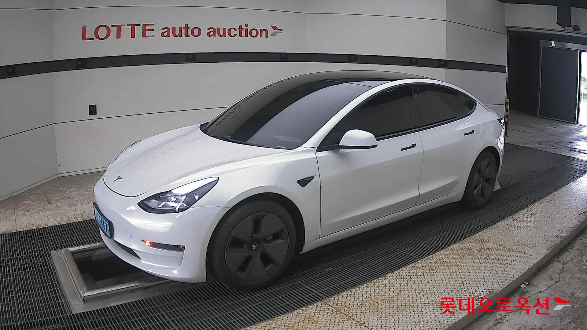 2021 - tesla model 3