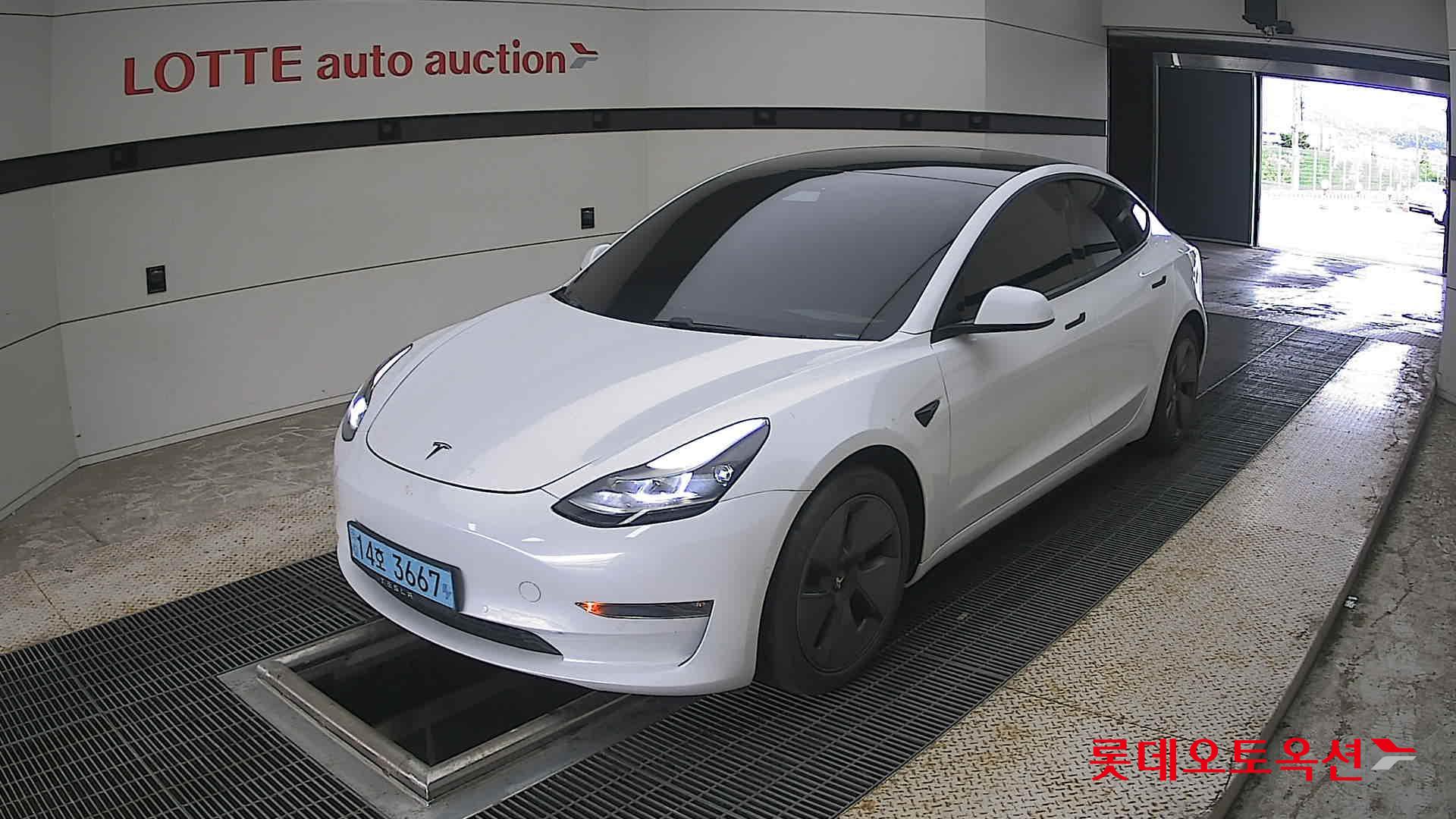 2021 - tesla model 3