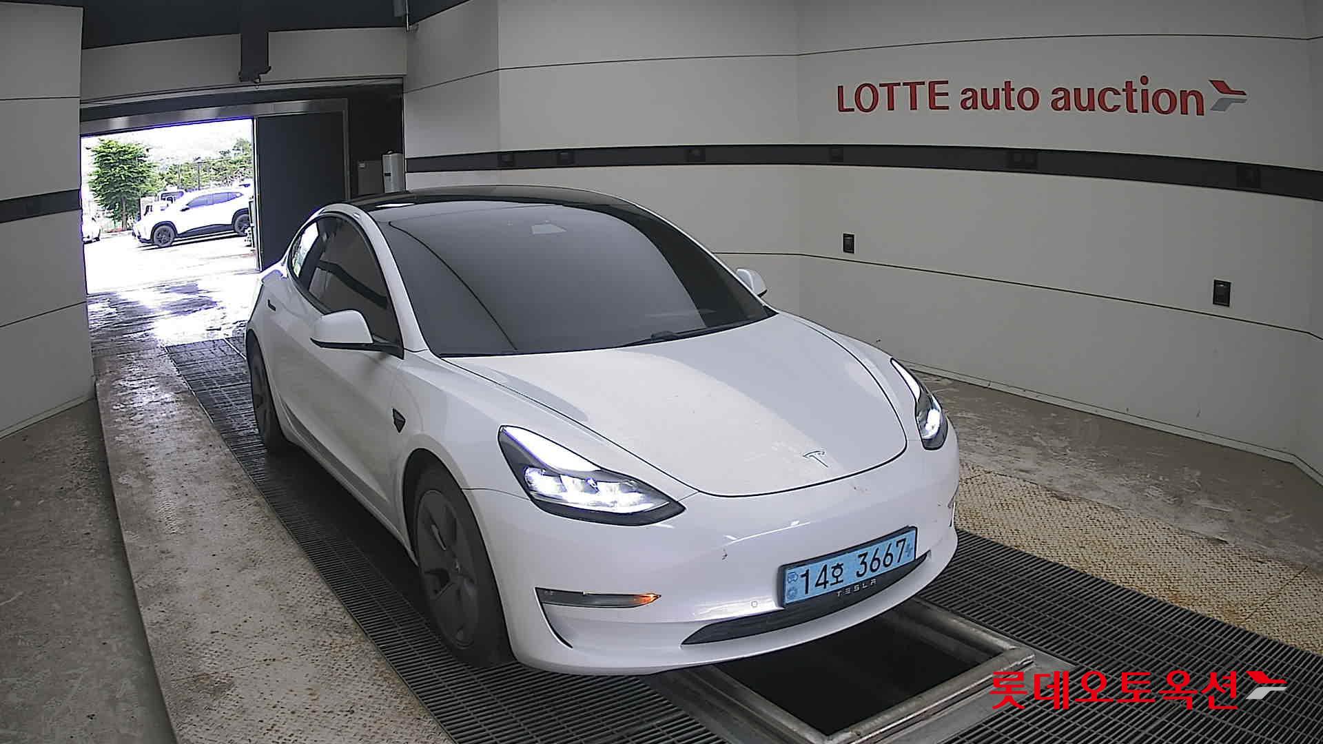 2021 - tesla model 3