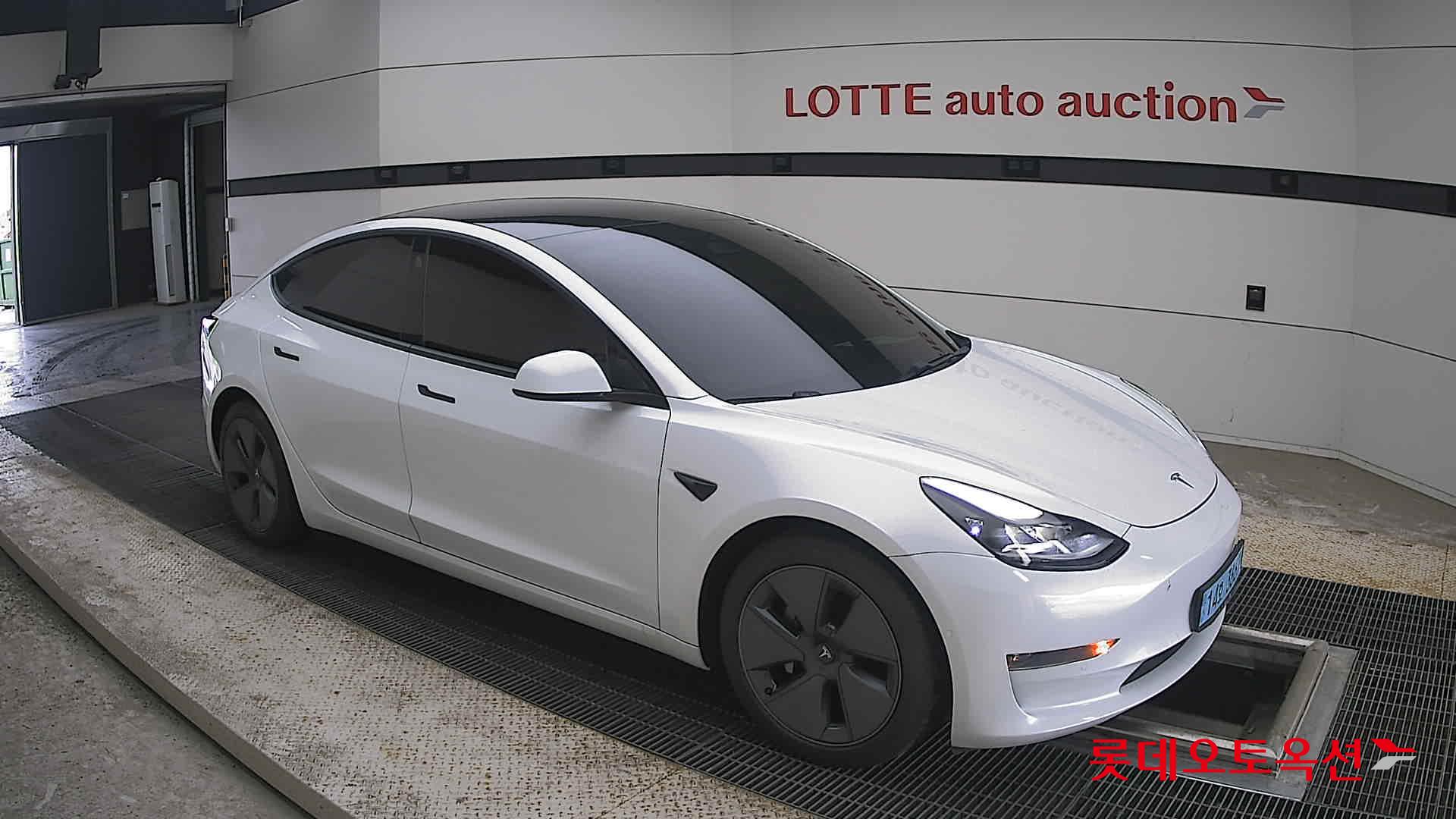 2021 - tesla model 3