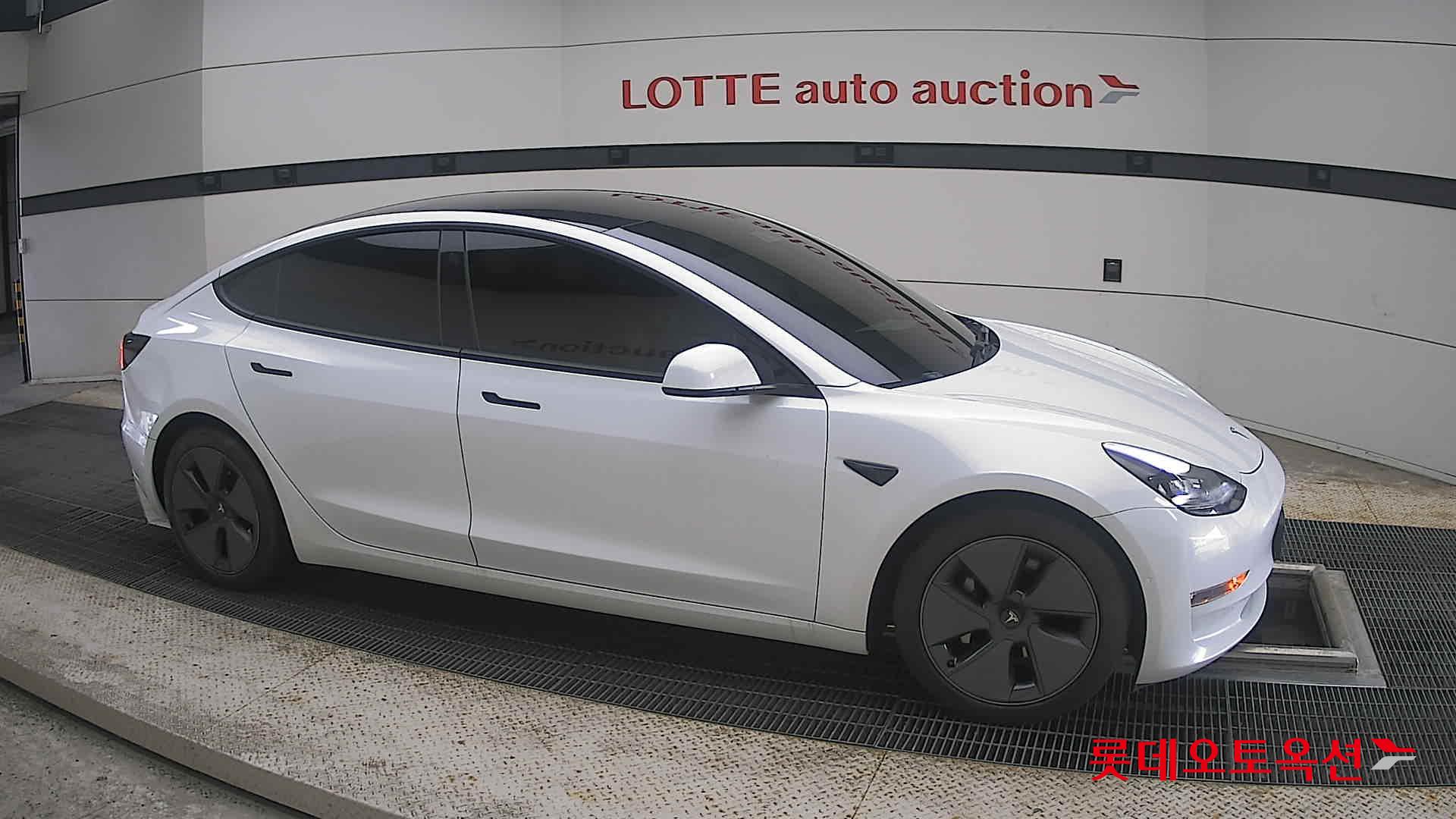 2021 - tesla model 3