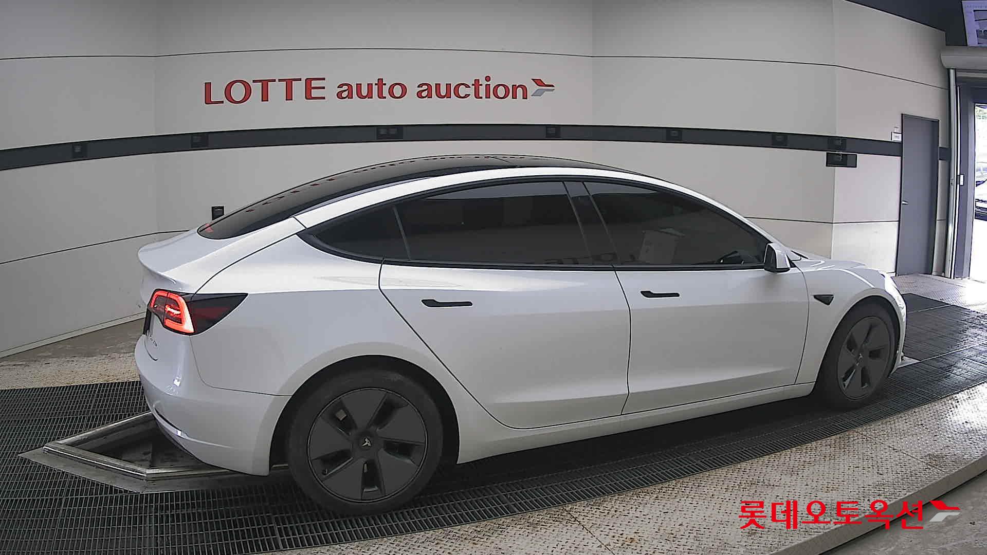 2021 - tesla model 3