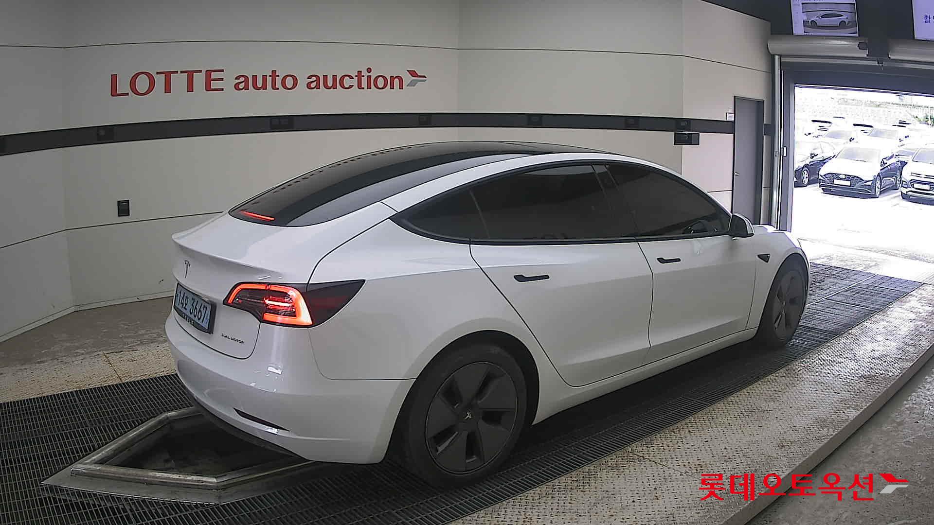 2021 - tesla model 3