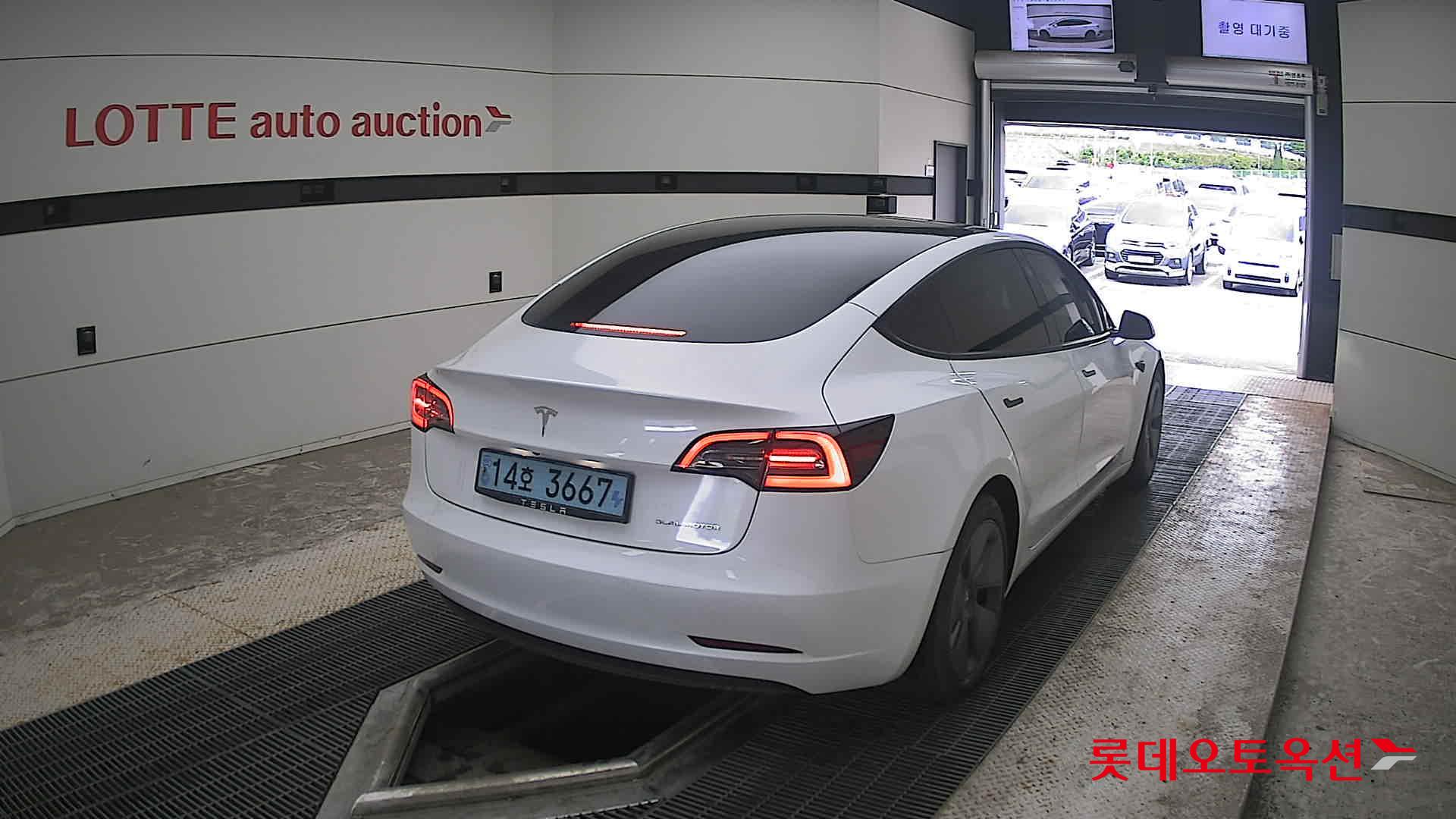 2021 - tesla model 3