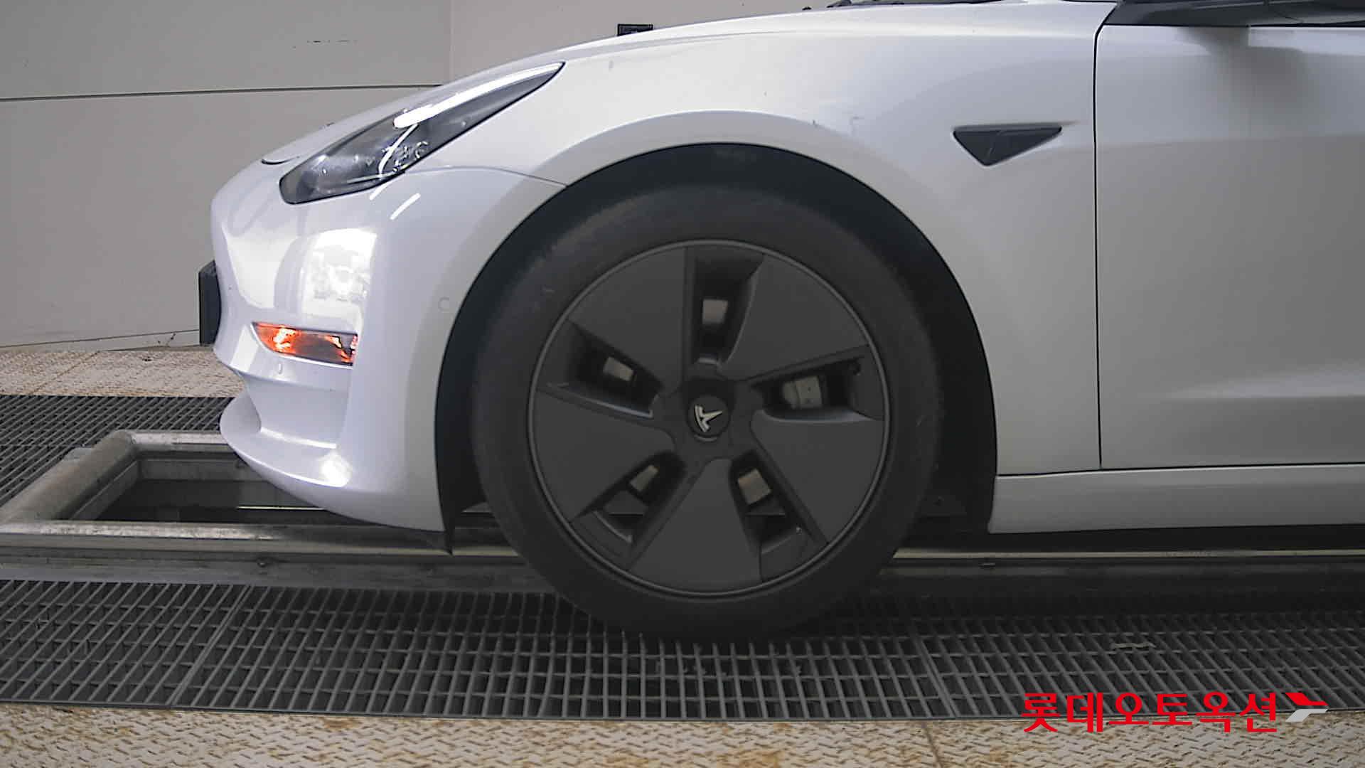 2021 - tesla model 3