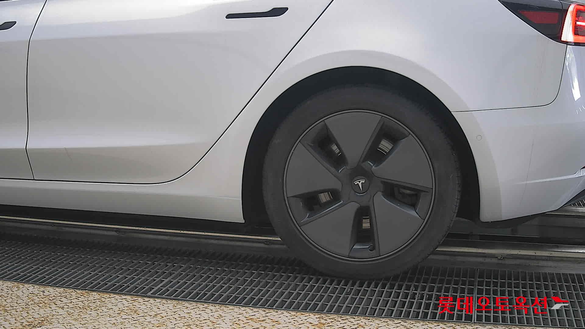 2021 - tesla model 3