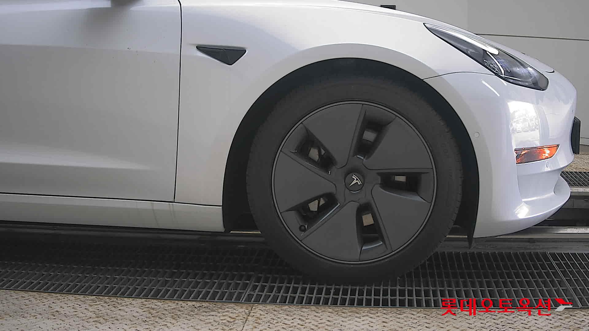 2021 - tesla model 3