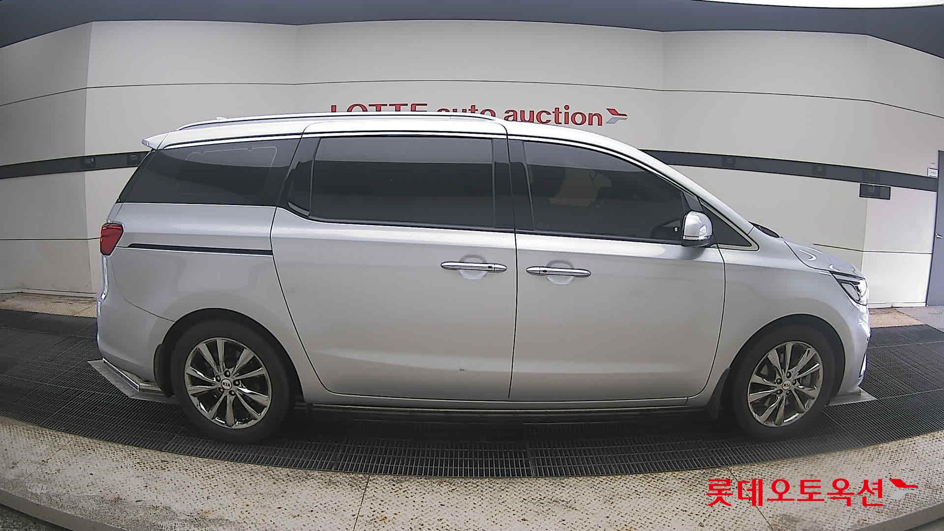 2020 - kia carnival