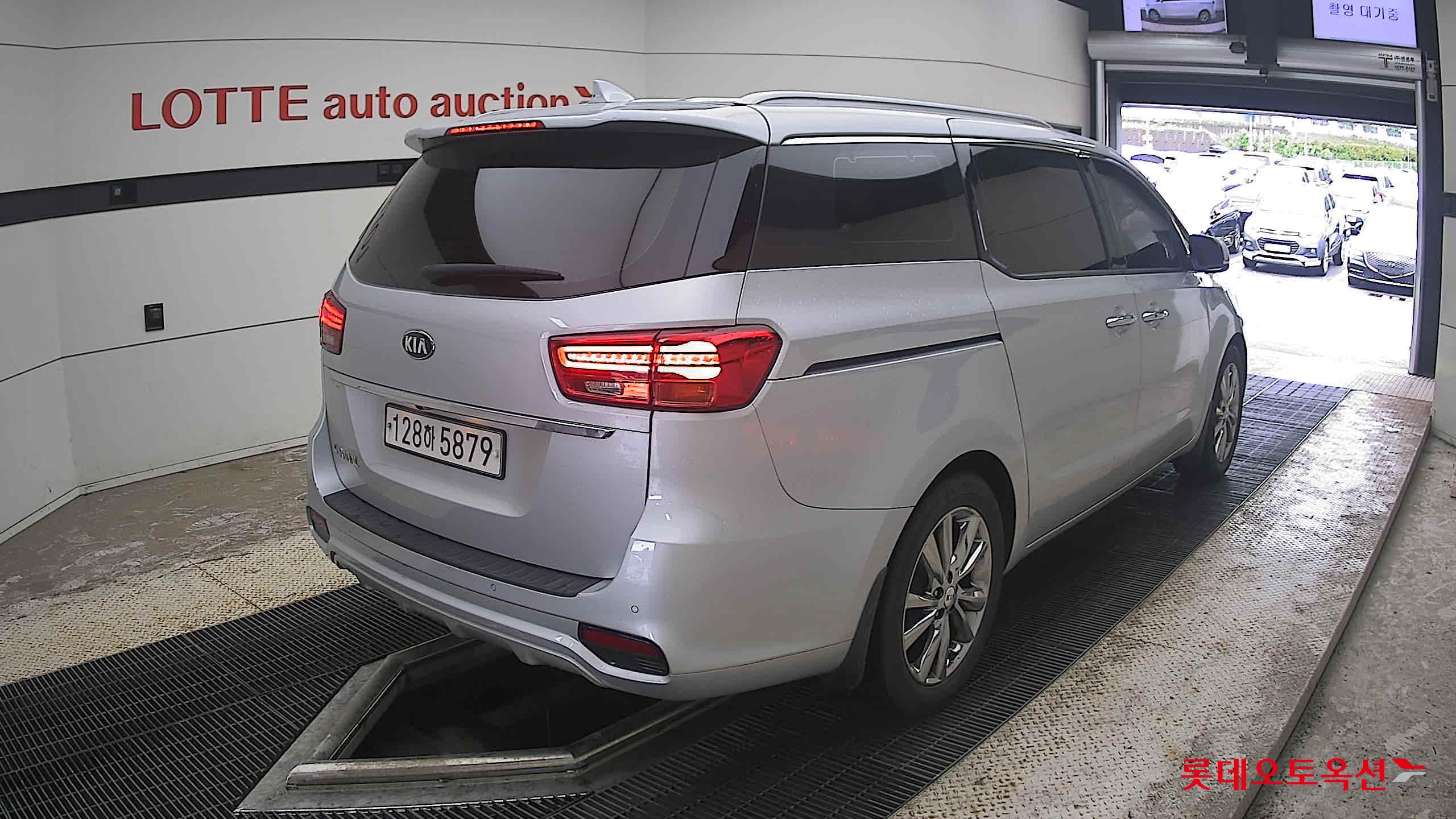 2020 - kia carnival