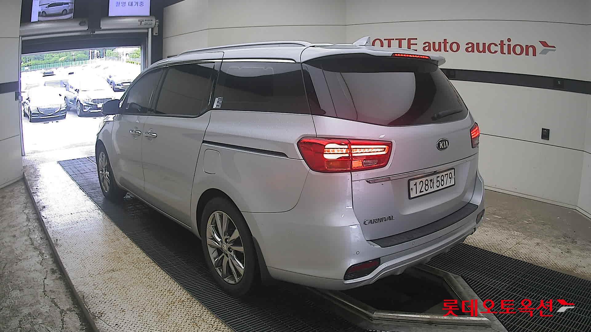 2020 - kia carnival