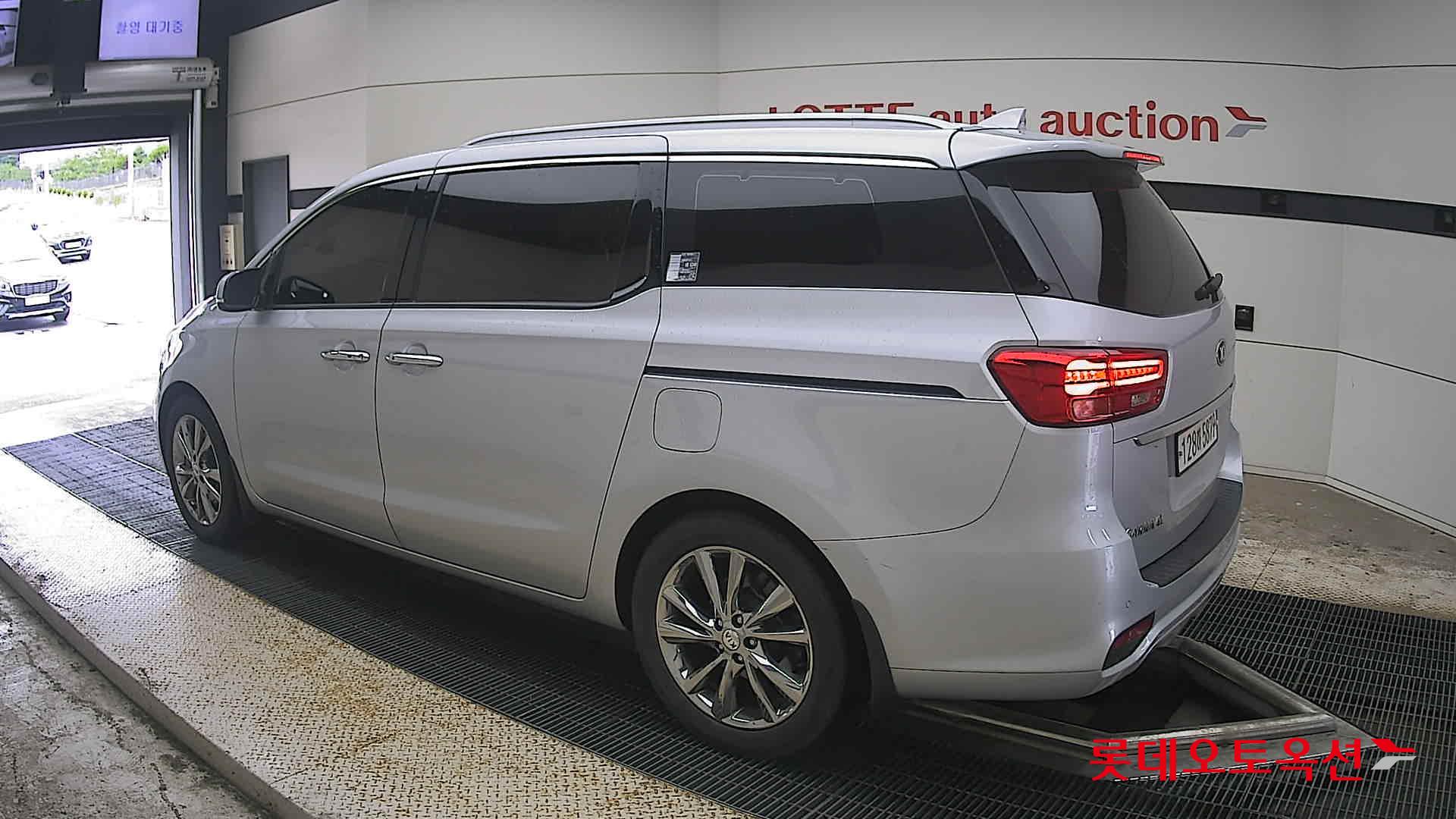 2020 - kia carnival