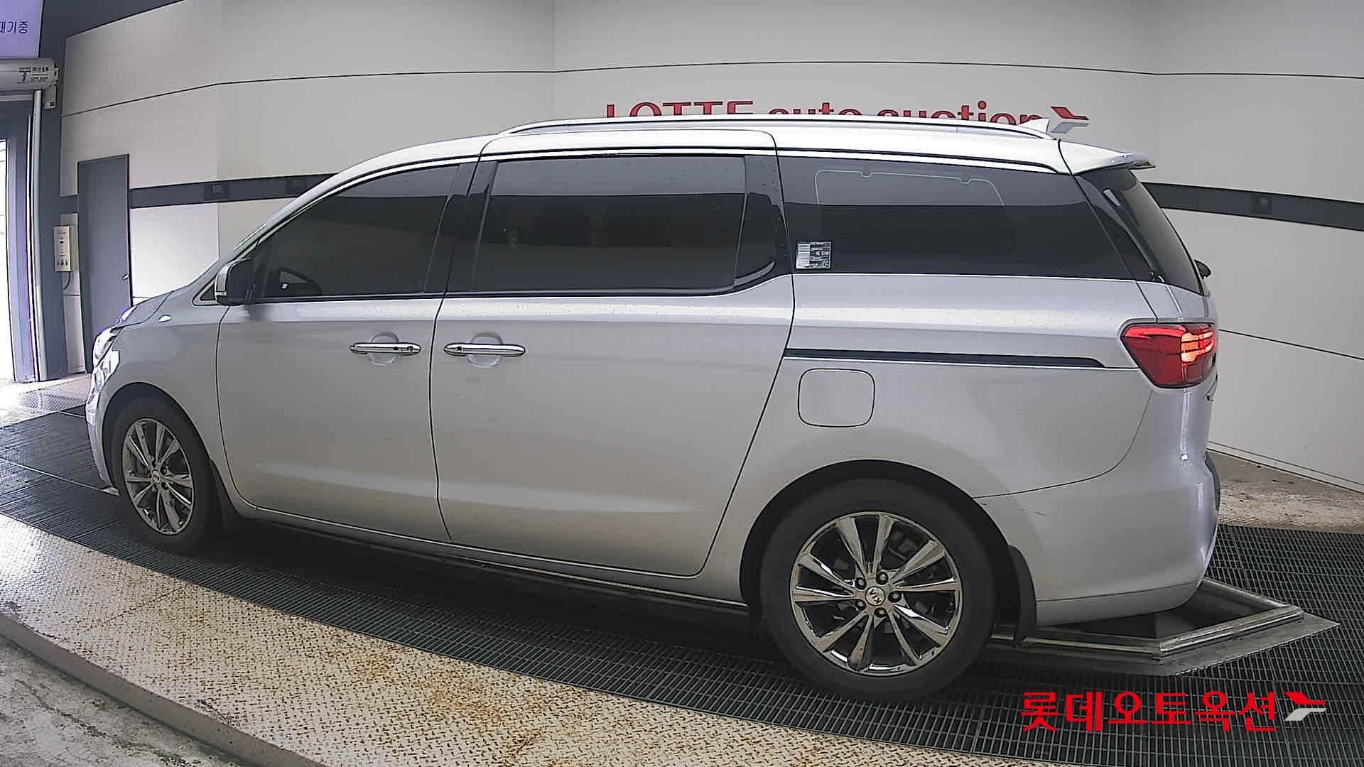 2020 - kia carnival