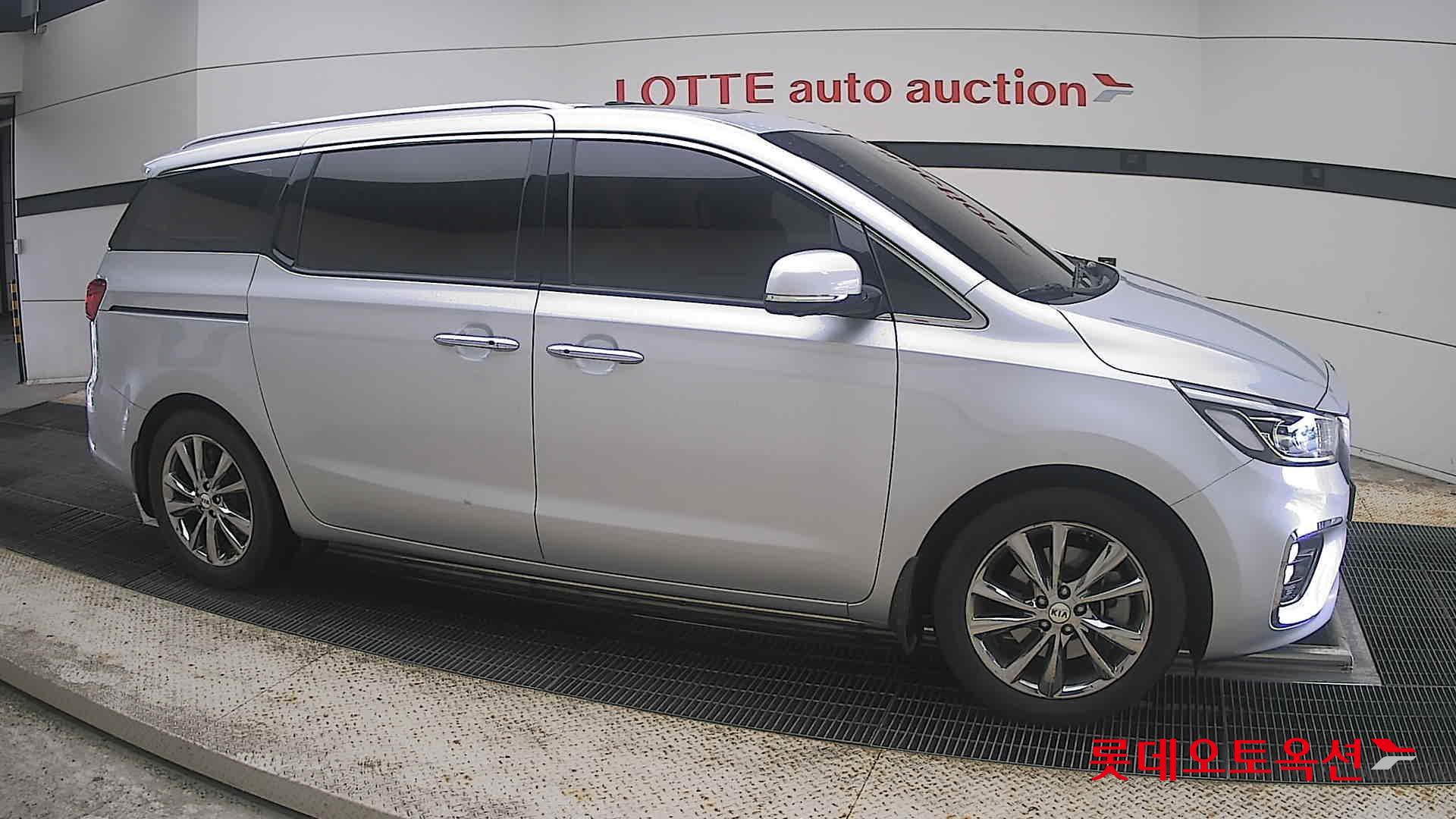 2020 - kia carnival