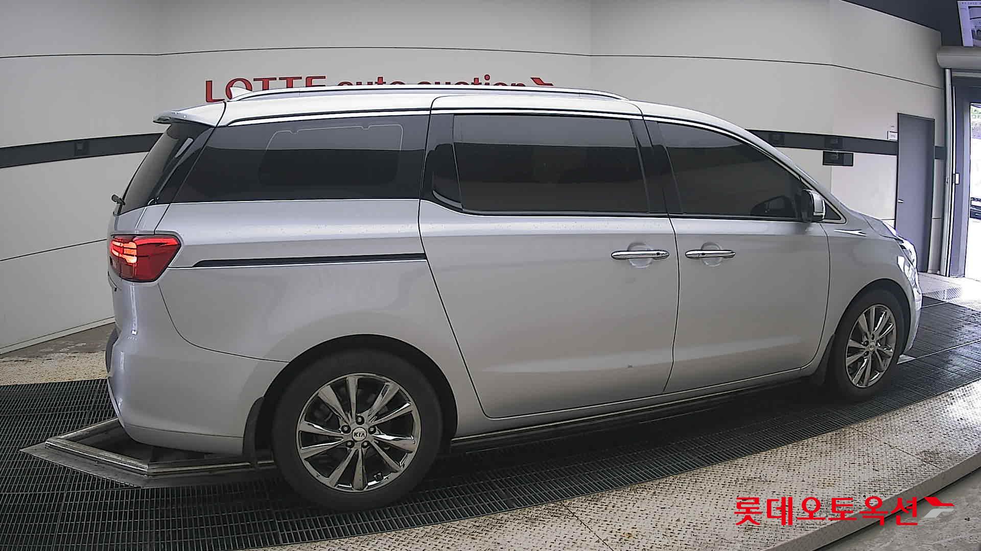 2020 - kia carnival