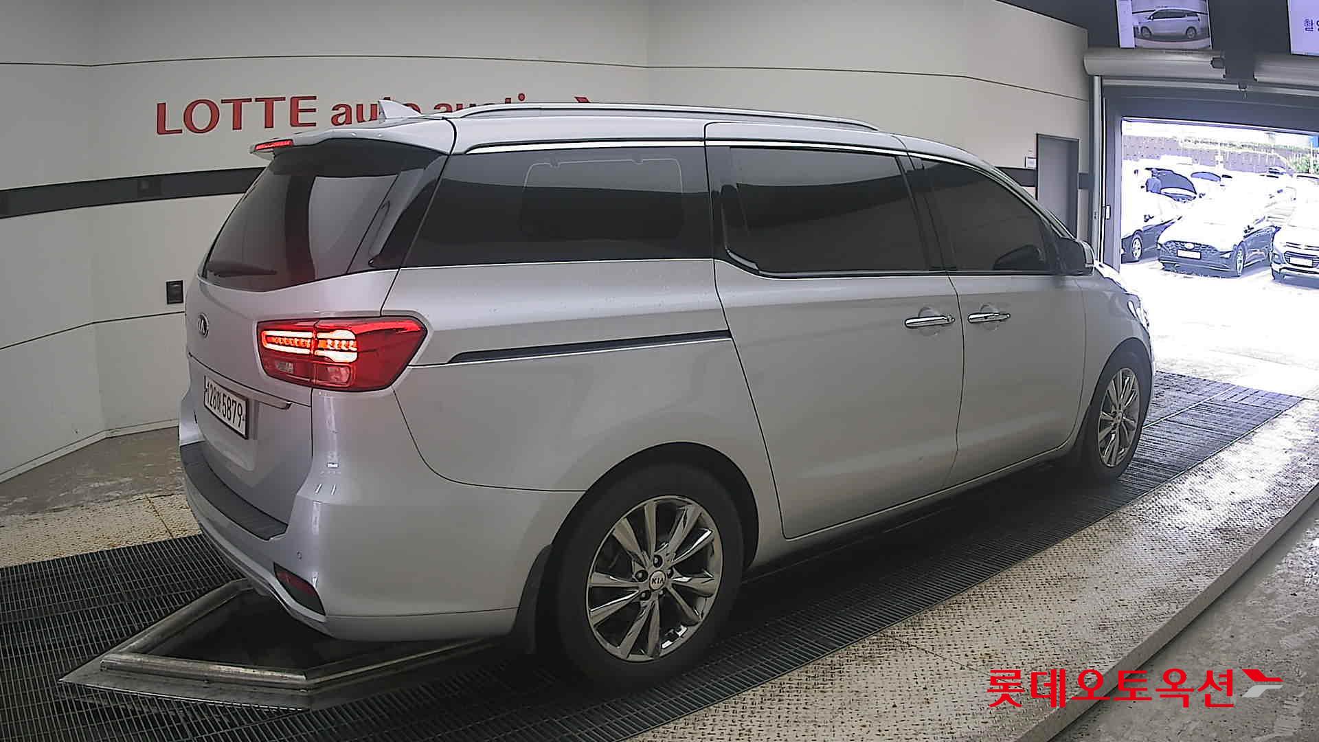 2020 - kia carnival