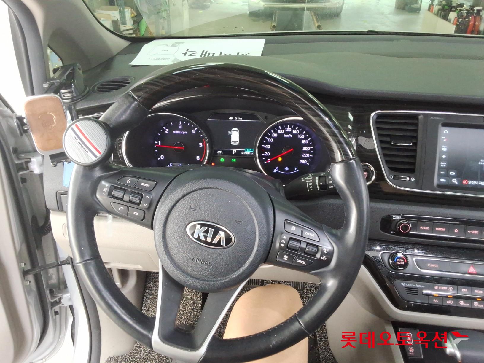2020 - kia carnival