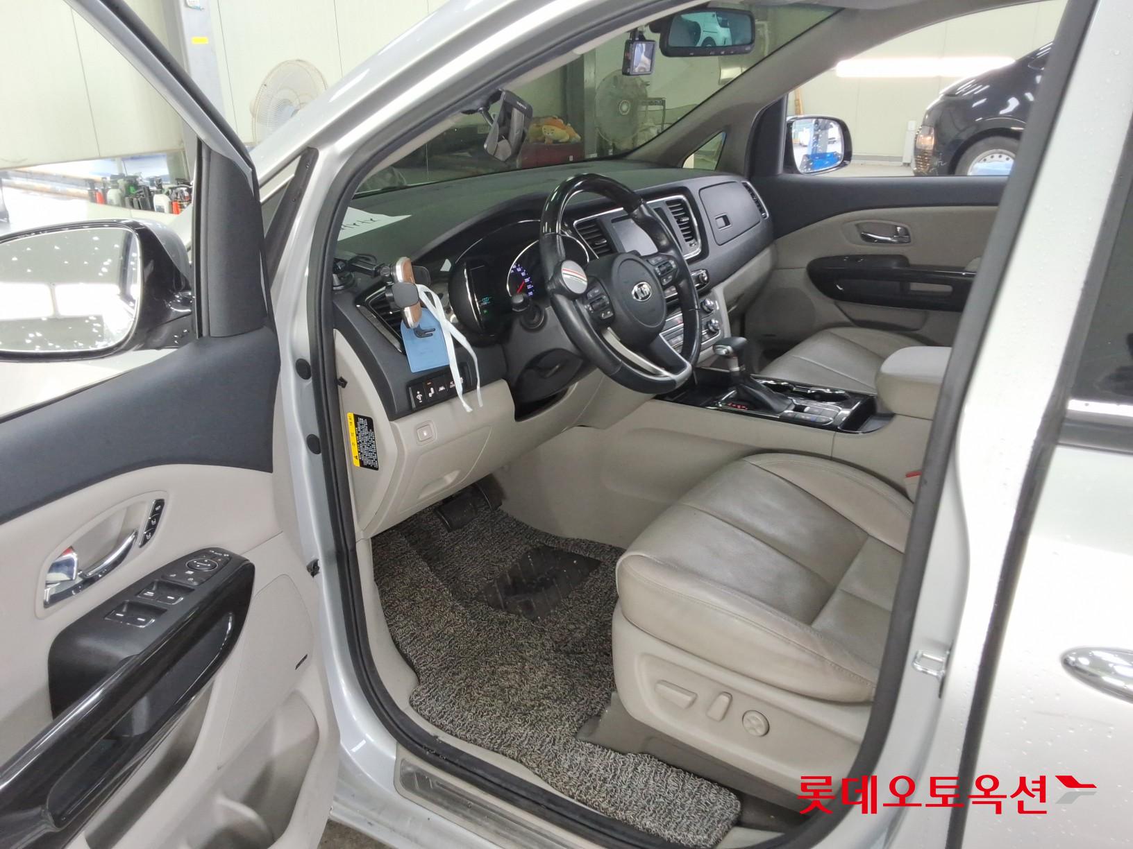2020 - kia carnival