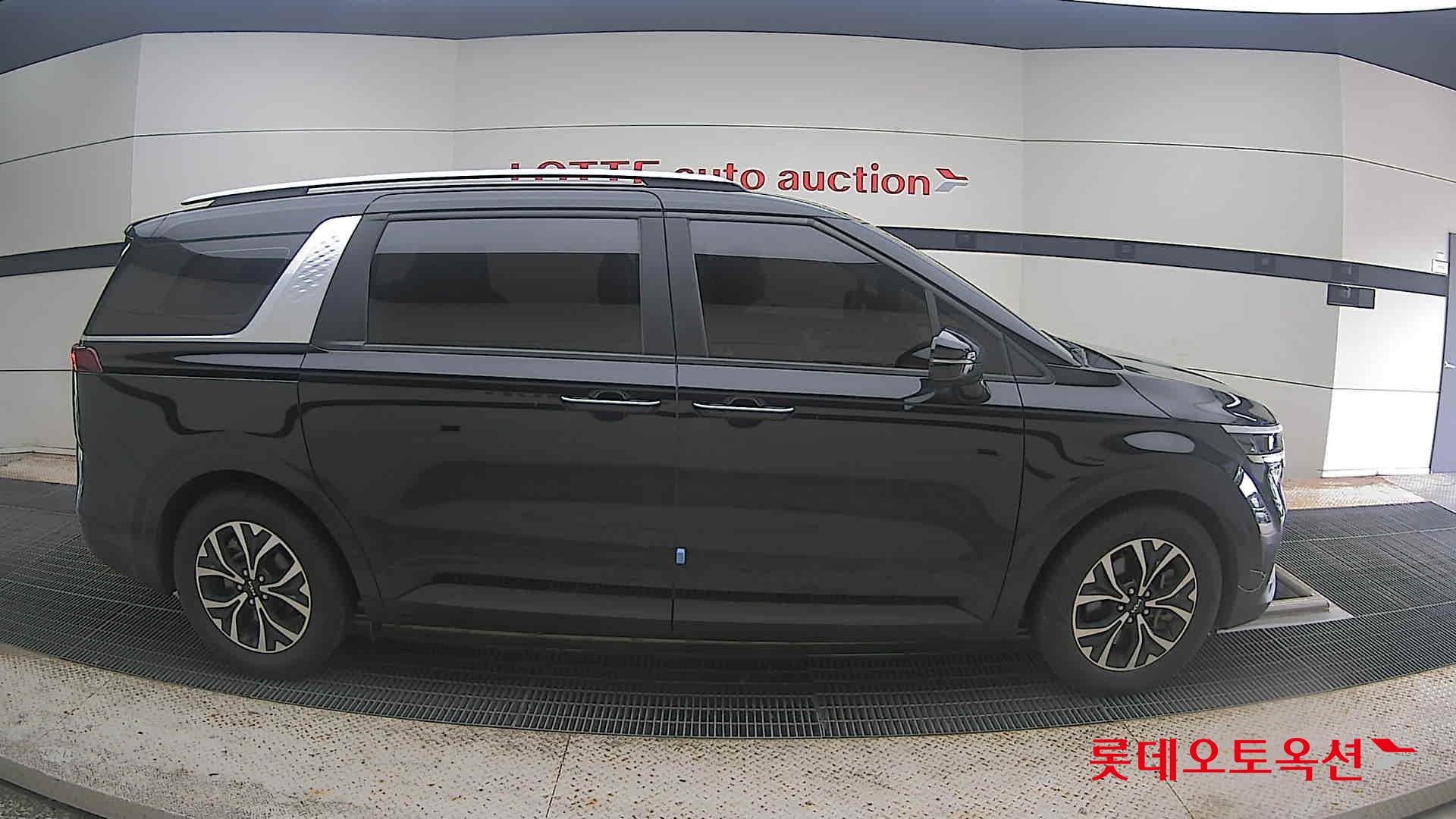 2023 - kia carnival