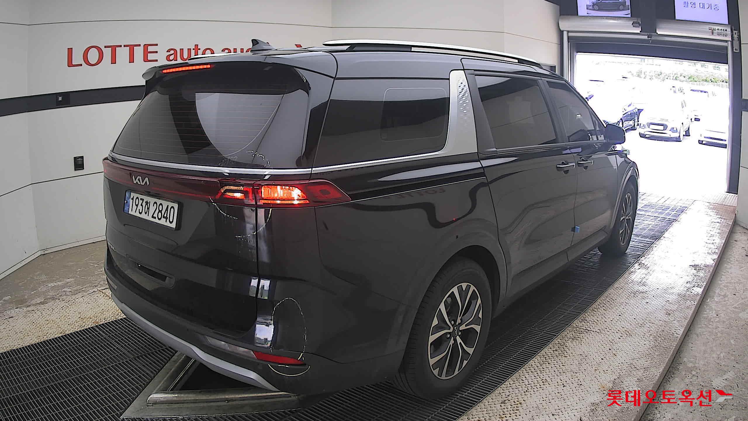 2023 - kia carnival