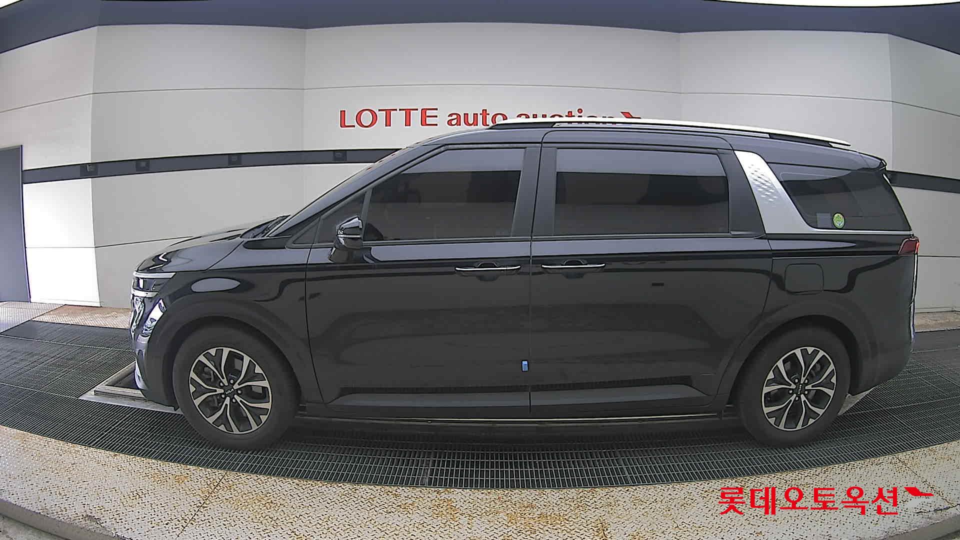 2023 - kia carnival