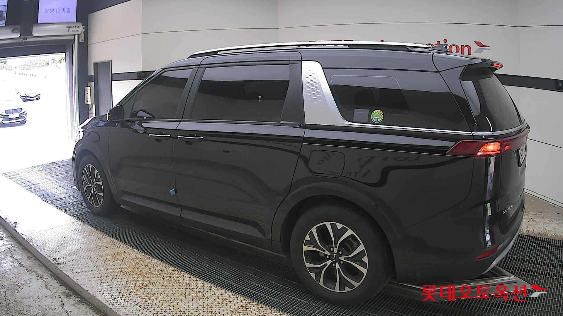 2023 - kia carnival