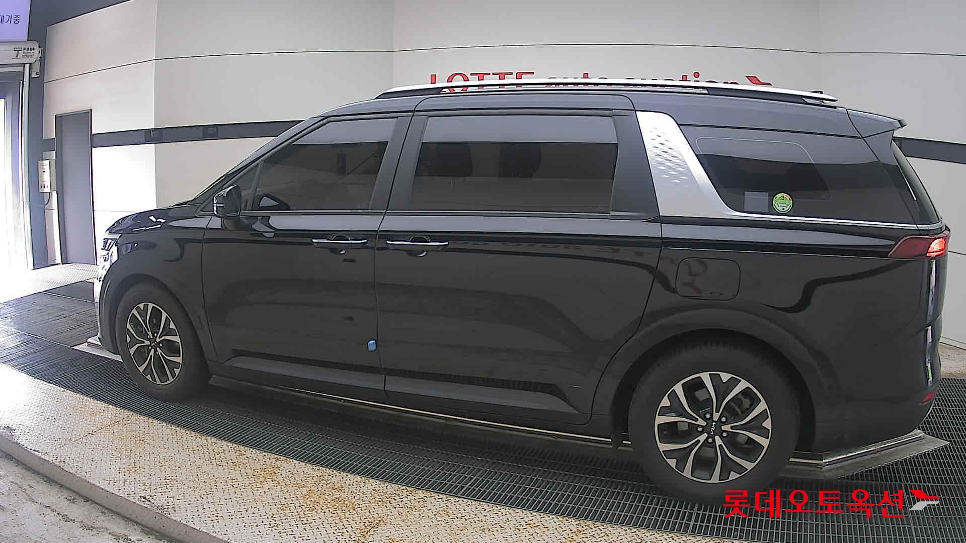 2023 - kia carnival