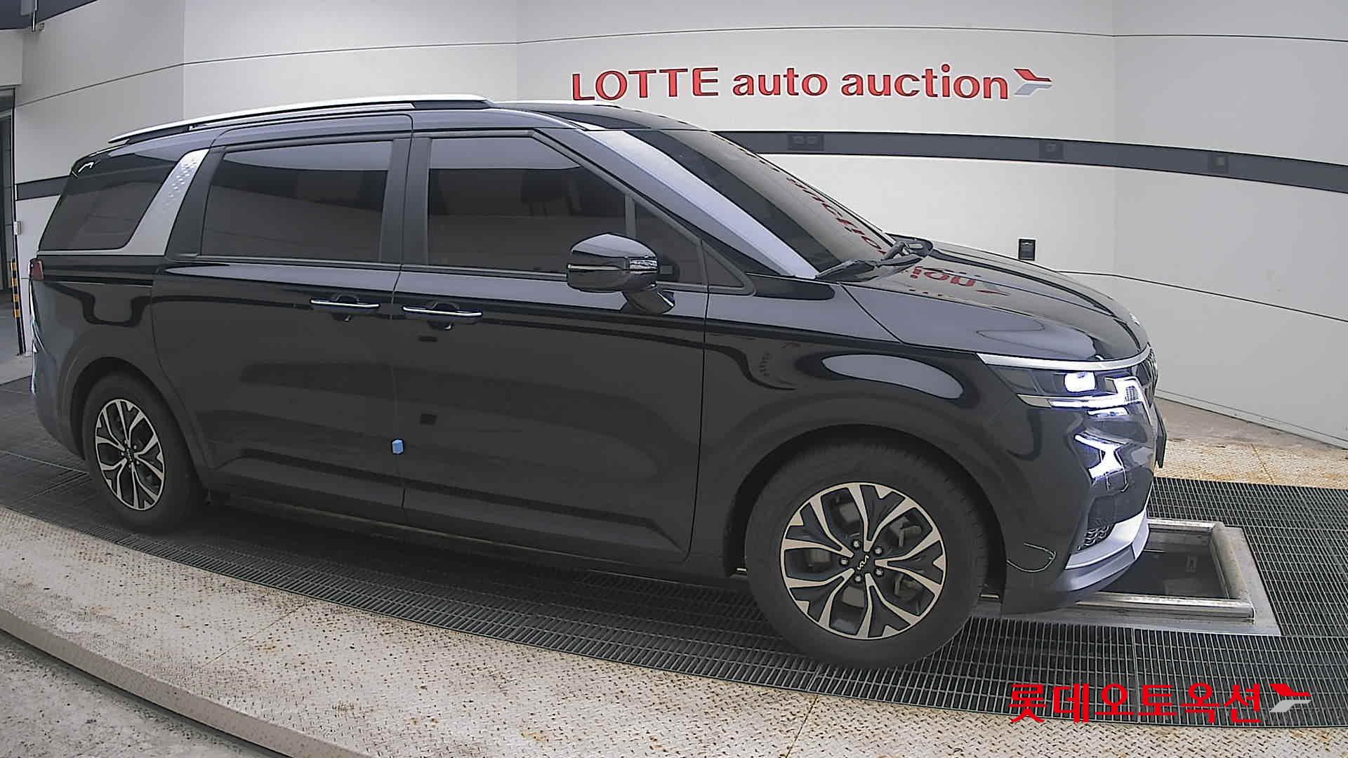 2023 - kia carnival