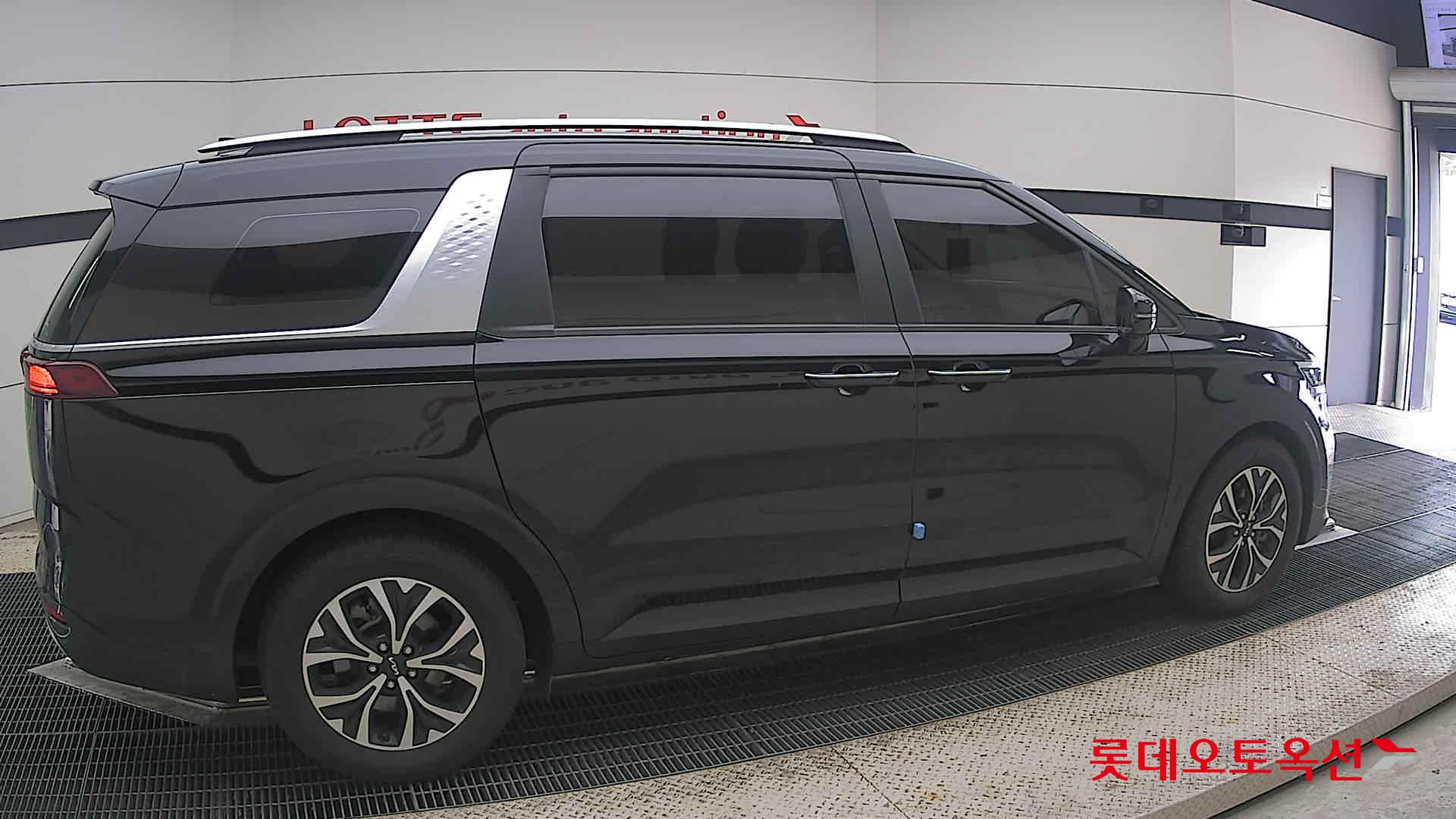 2023 - kia carnival