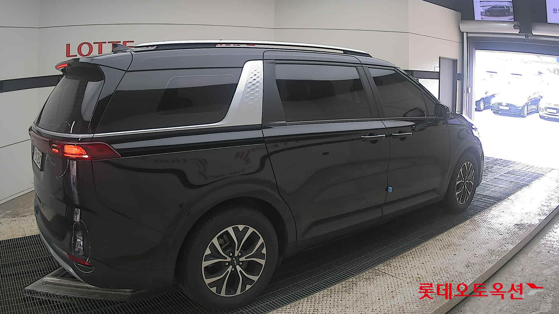 2023 - kia carnival