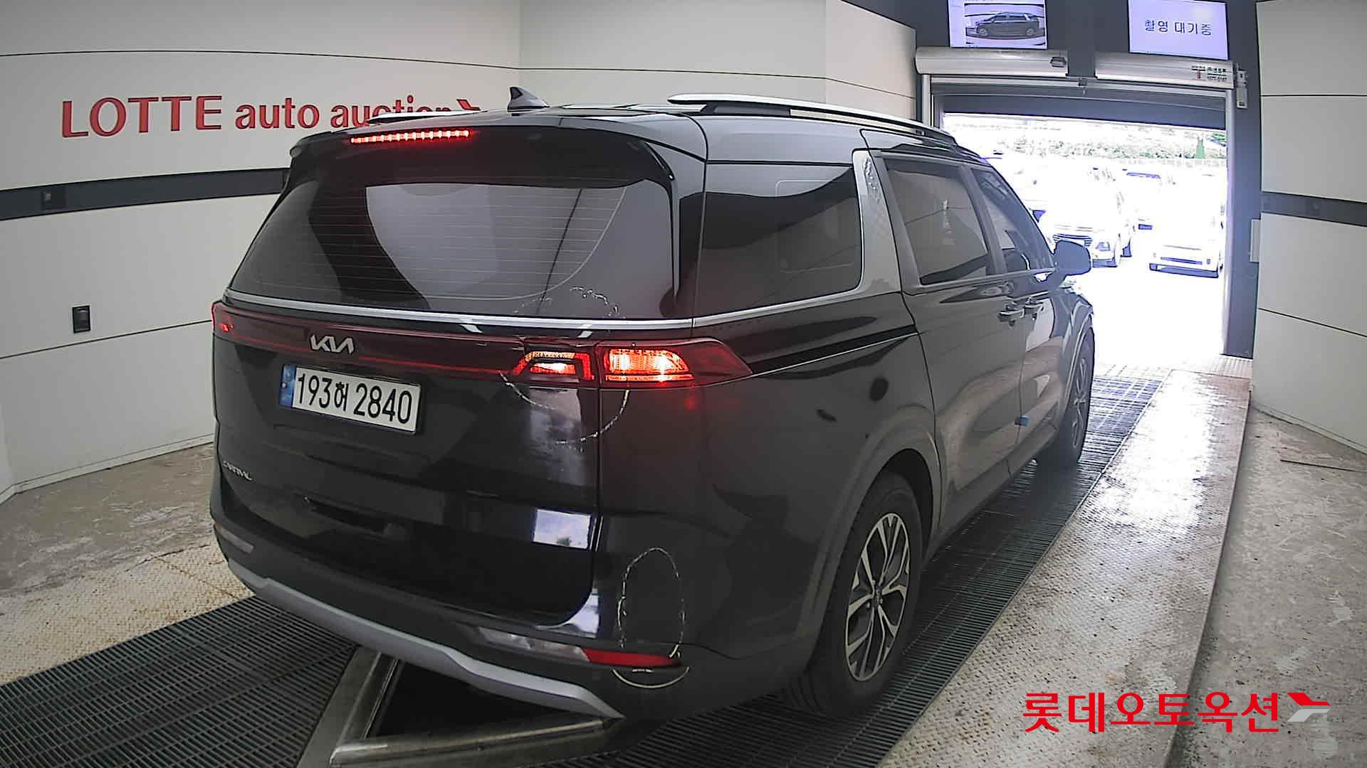 2023 - kia carnival