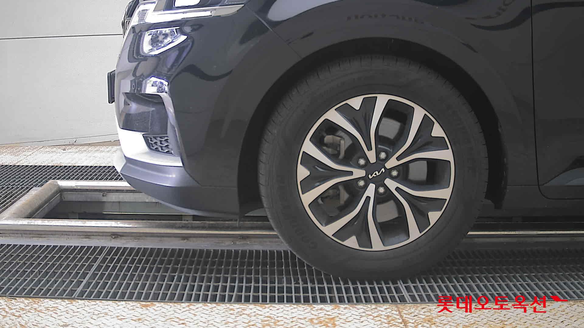 2023 - kia carnival